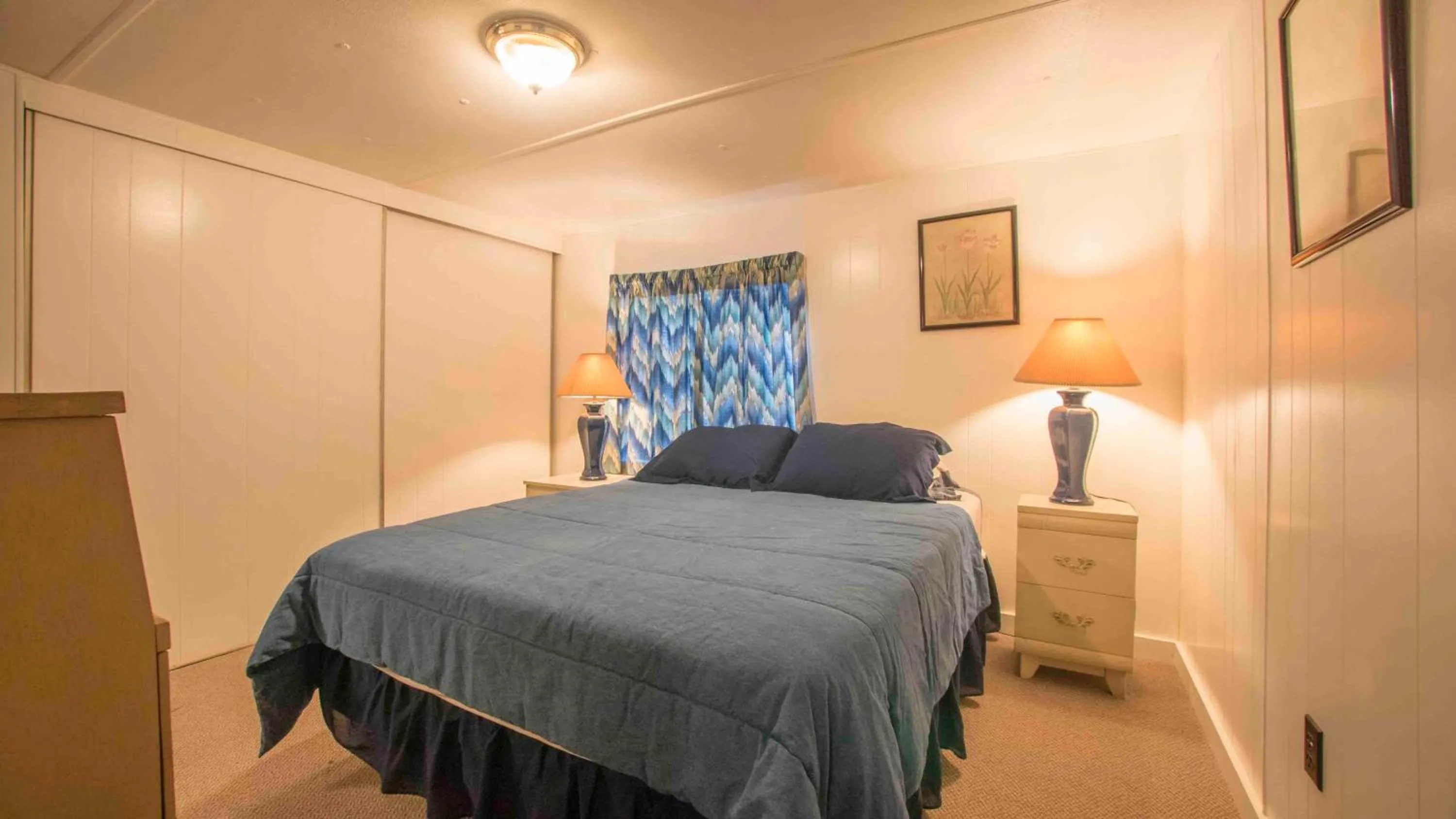 Bedroom in Valentine Lakeside