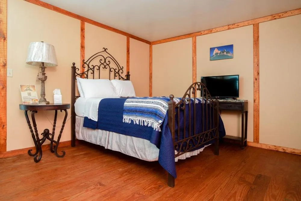 Round Top Hotel