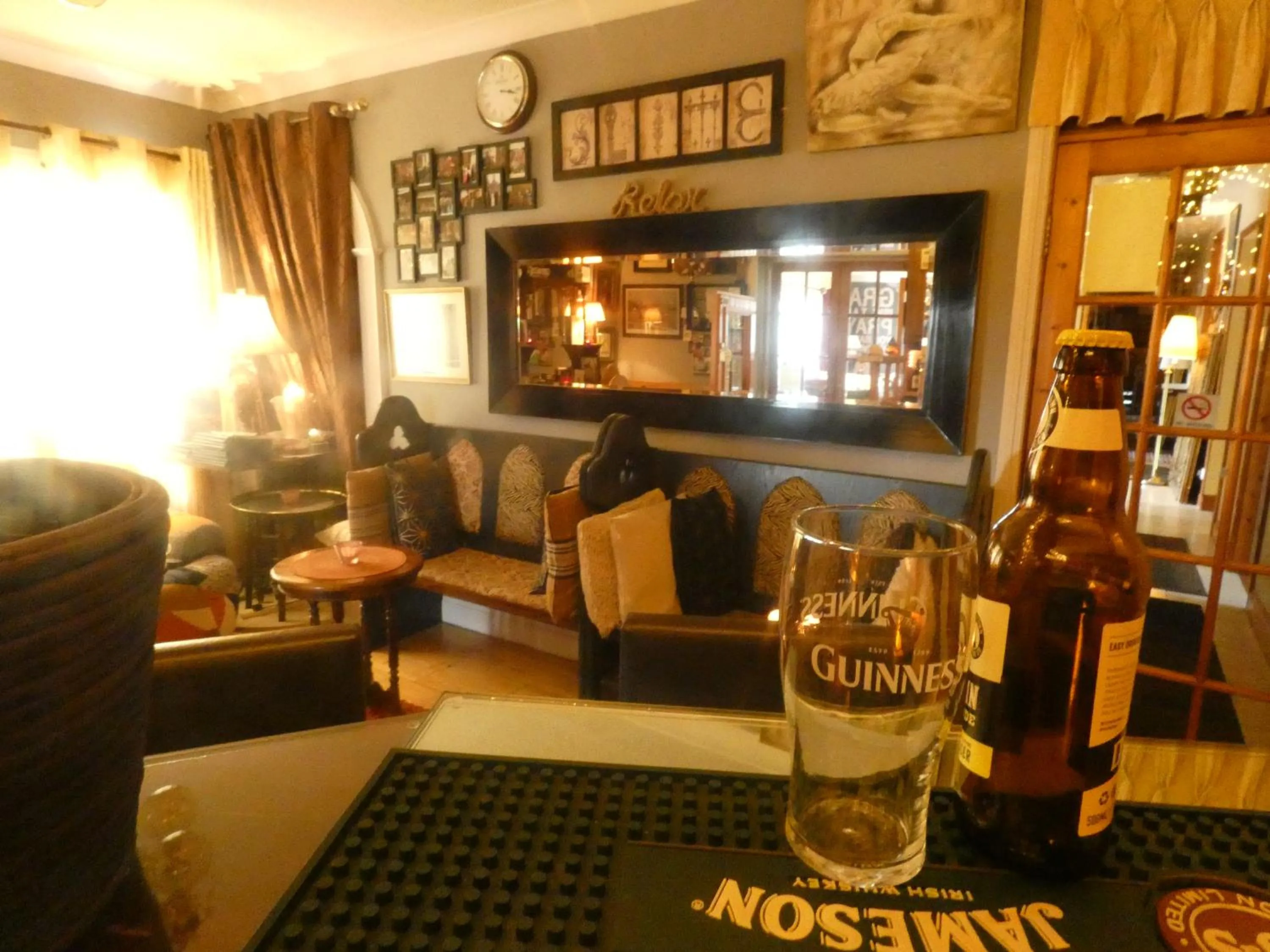 Living room in Bunratty Castle Mews B&B