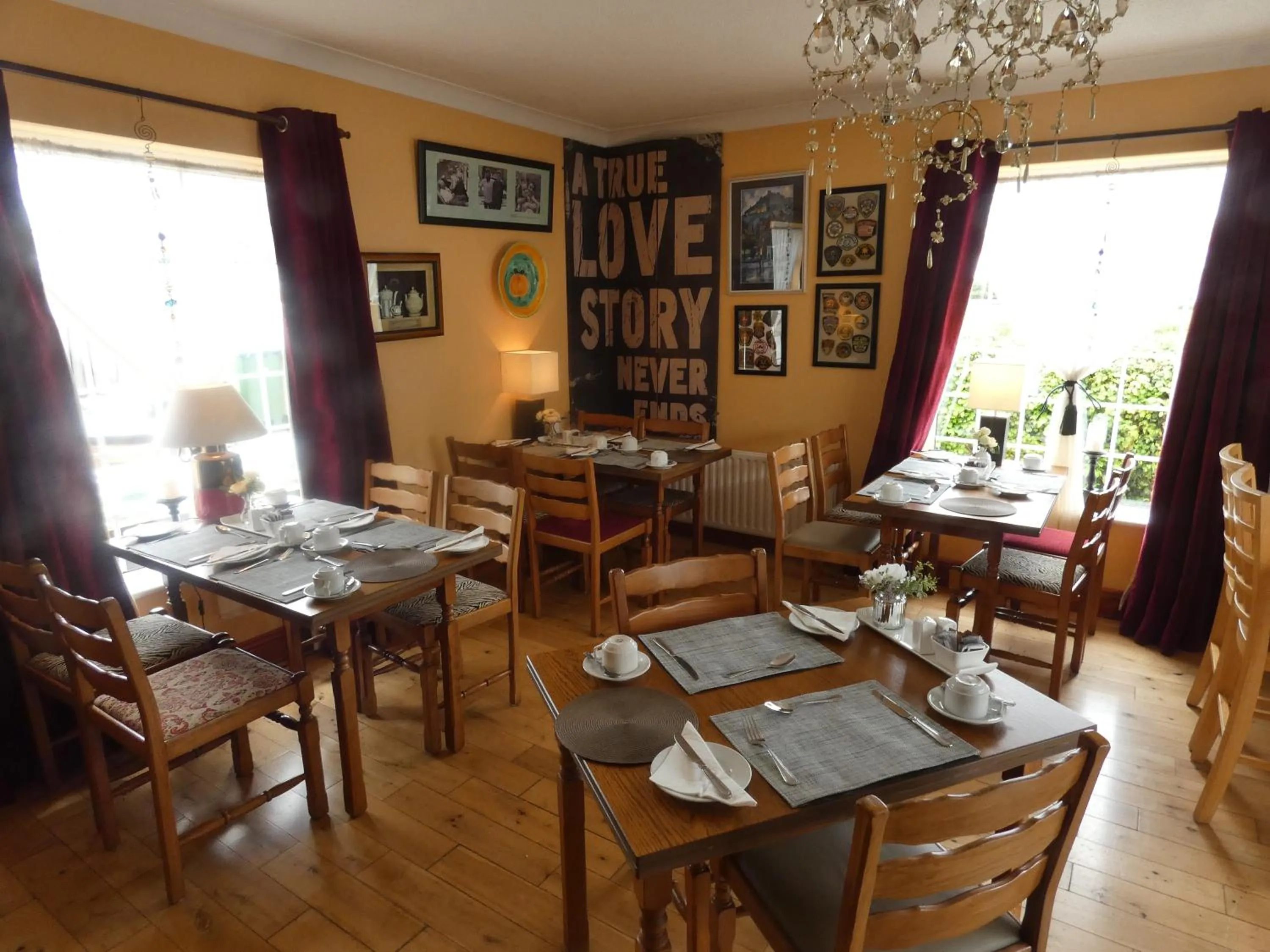 Breakfast in Bunratty Castle Mews B&B