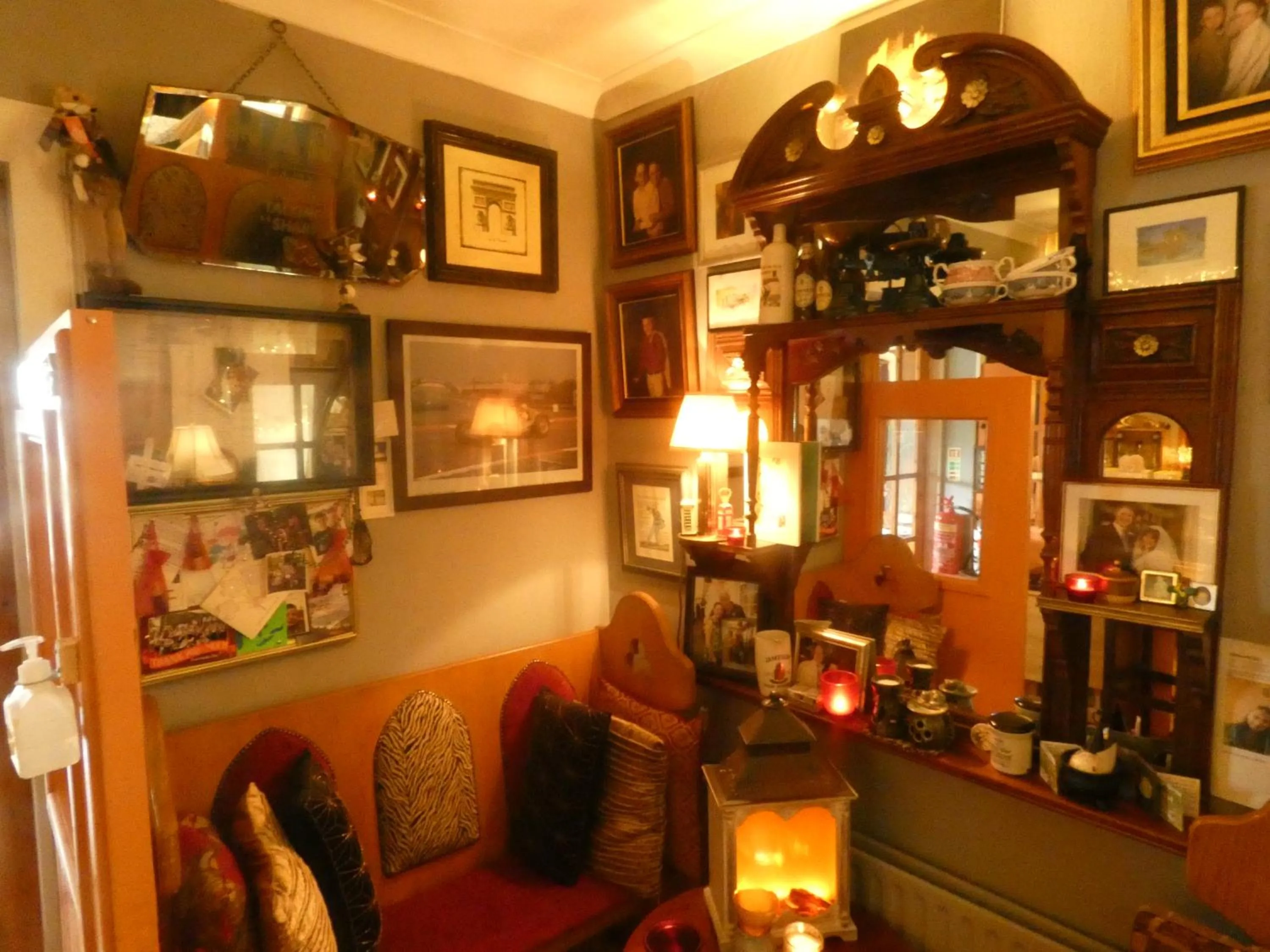 Living room in Bunratty Castle Mews B&B