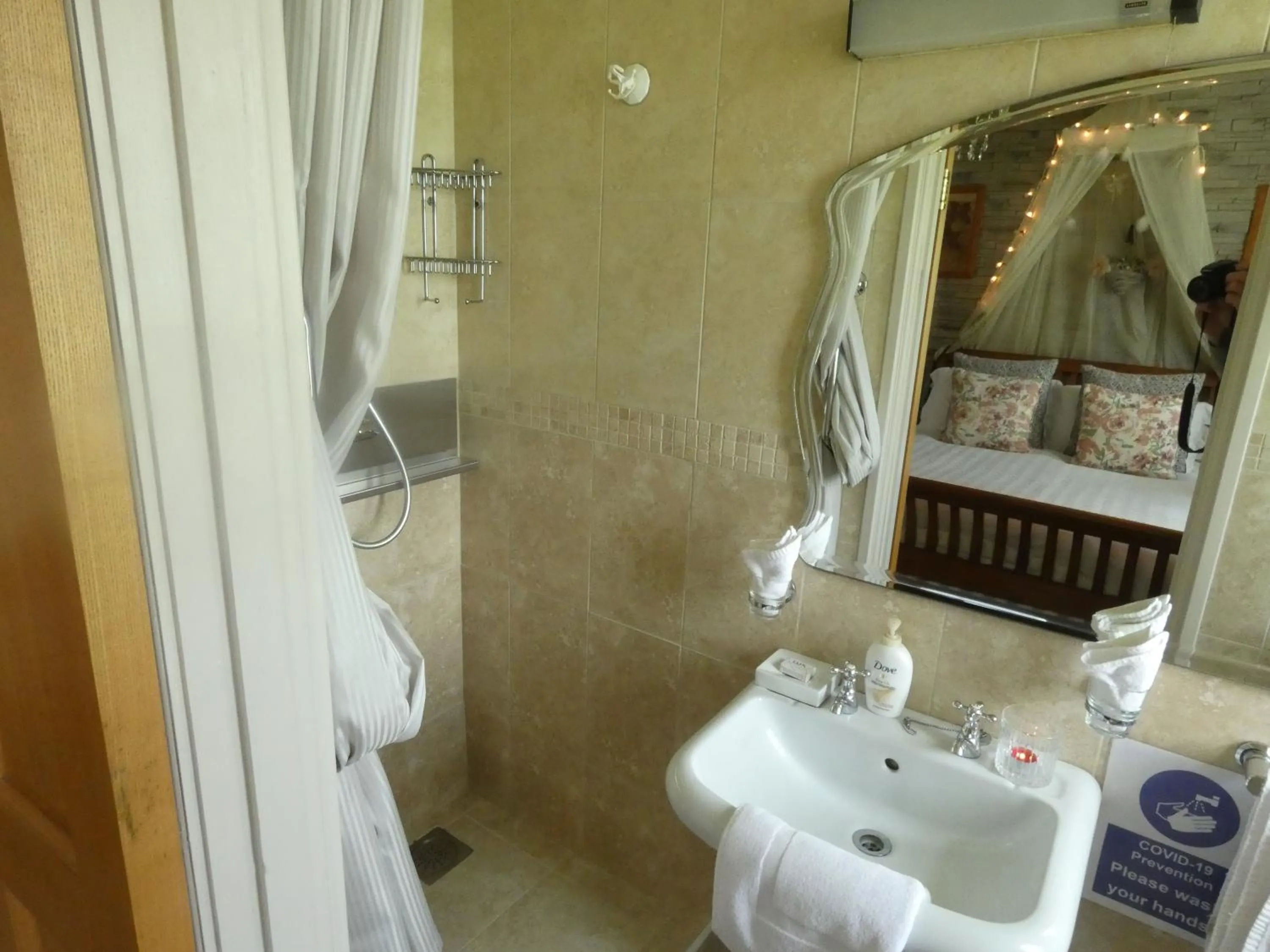 Bathroom in Bunratty Castle Mews B&B