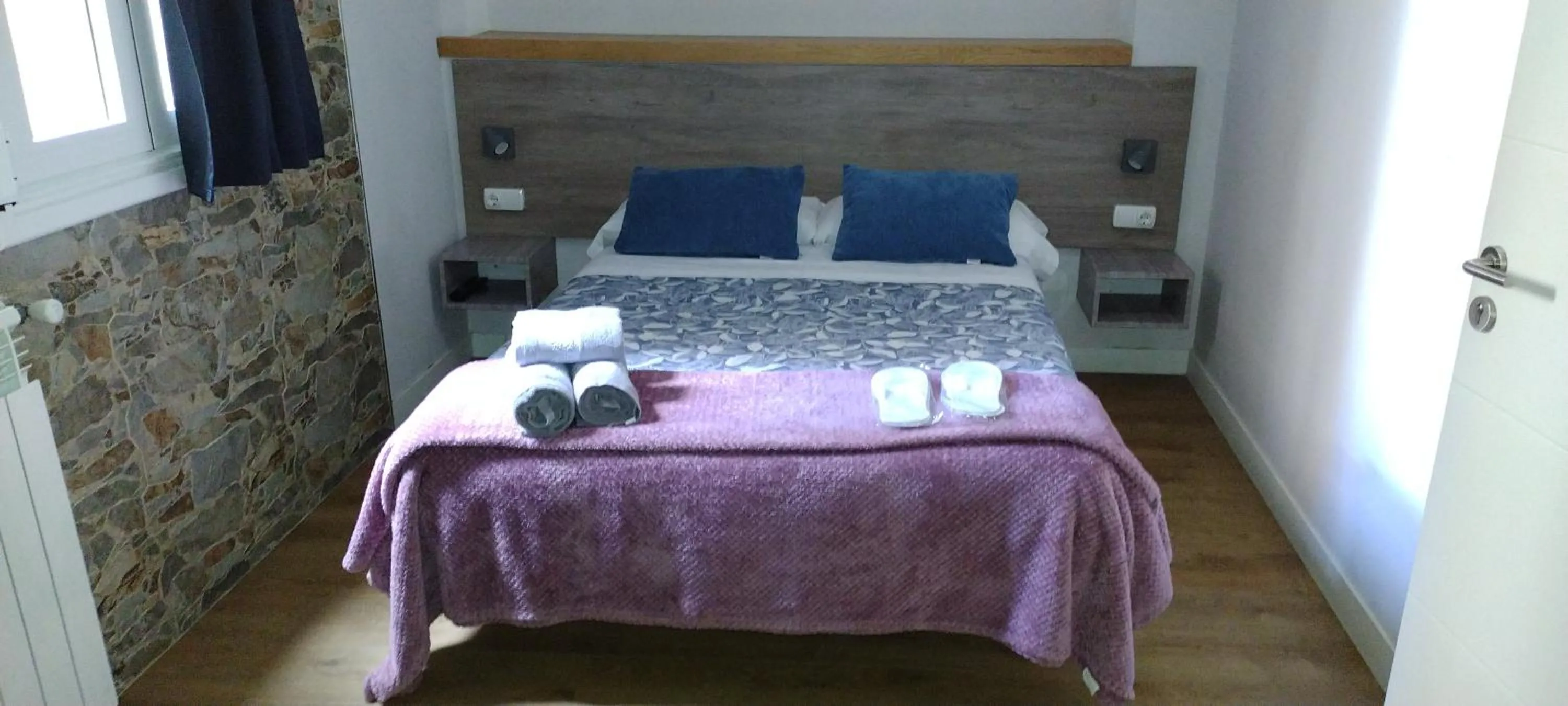 Bed in Pensión Casa Douro