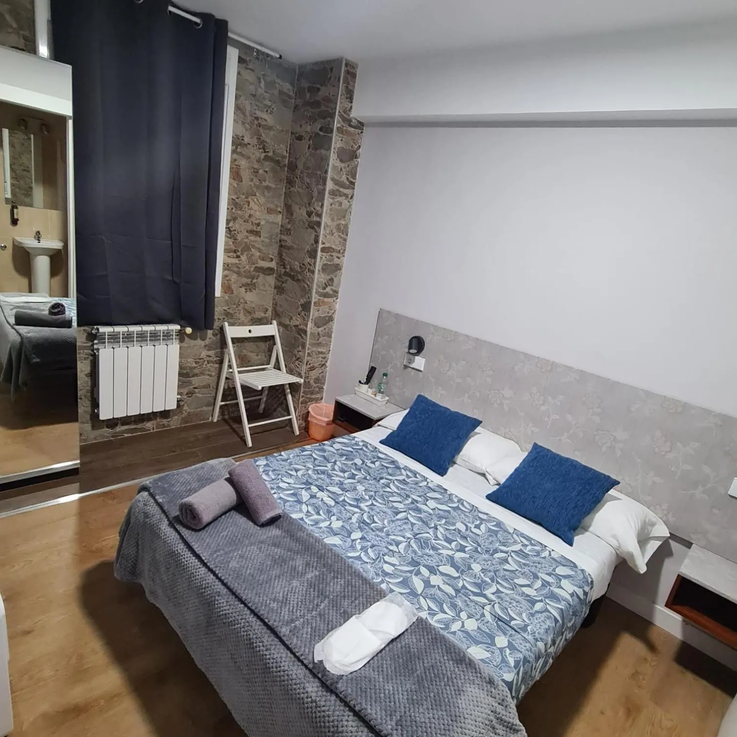 Bedroom, Bed in Pensión Casa Douro