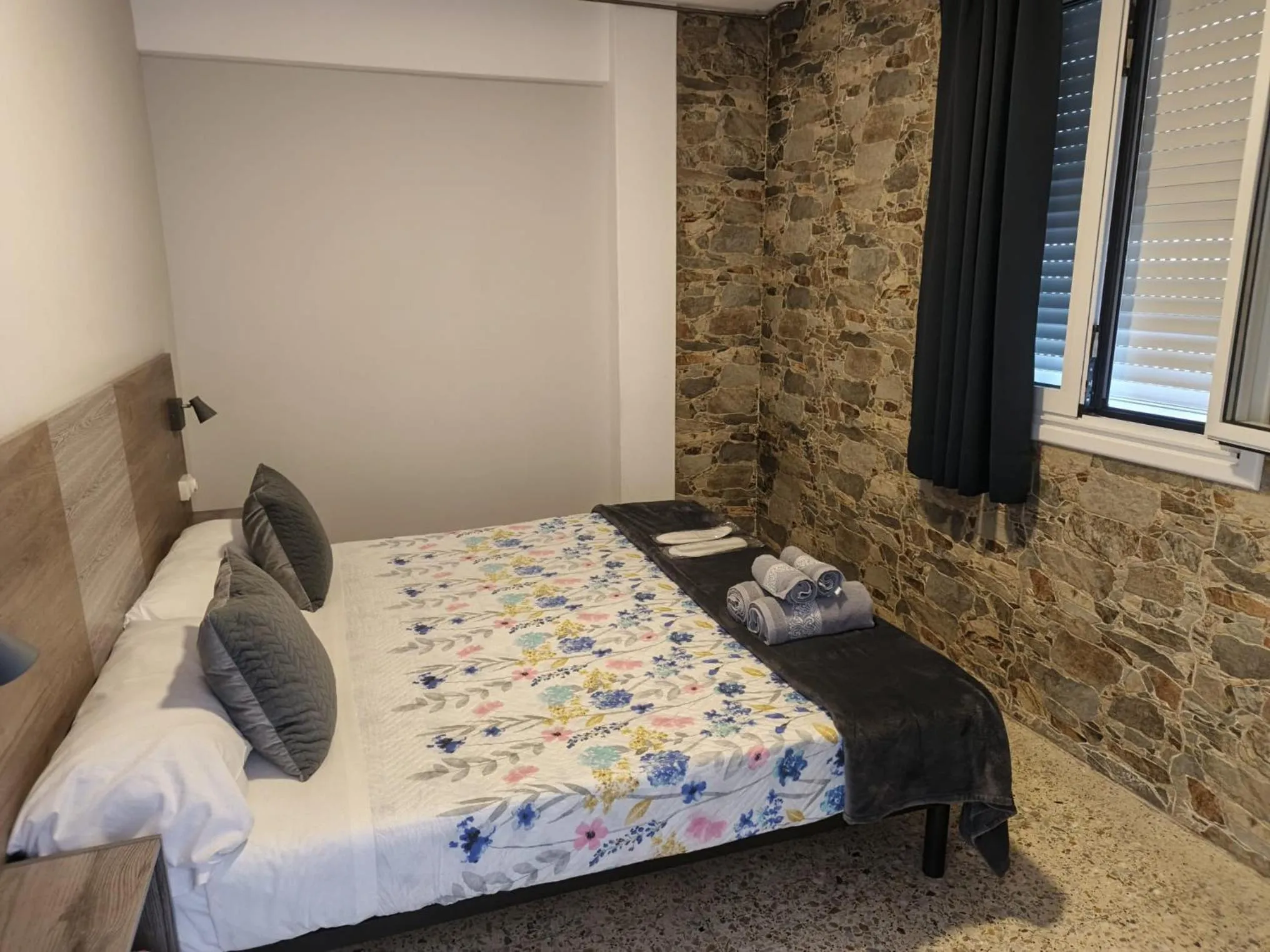 Bedroom, Bed in Pensión Casa Douro