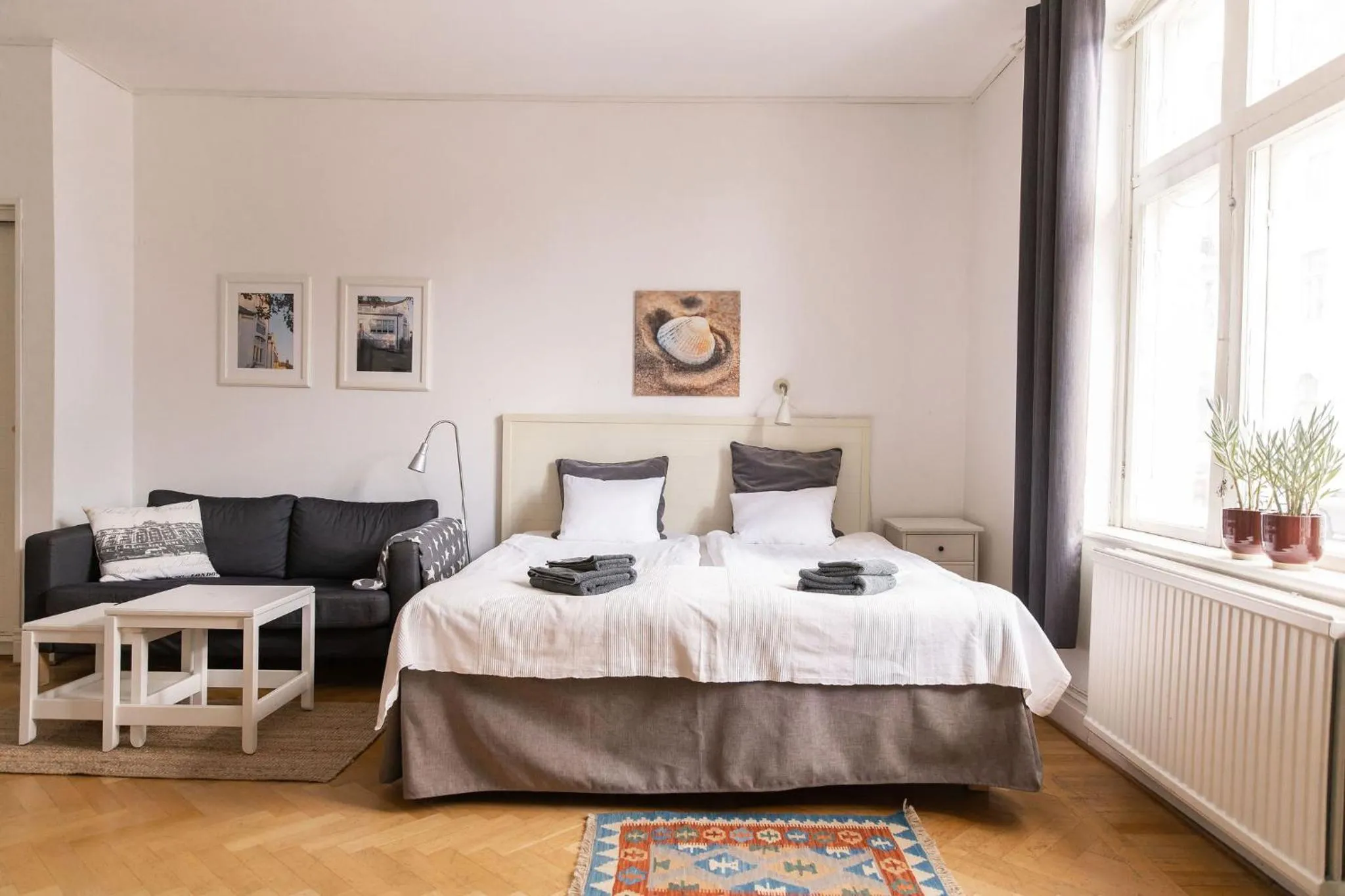 Living room, Bed in Hotell Villa Rönne