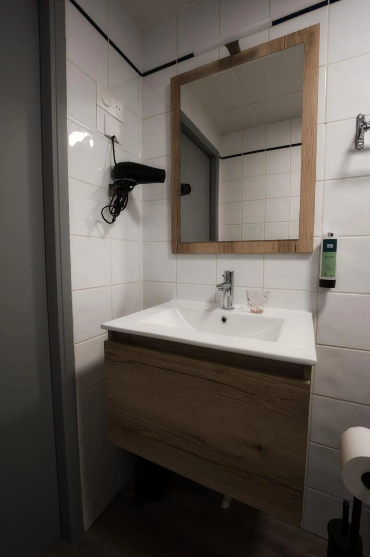 Bathroom in Logis Restaurant & Hôtel À la 12