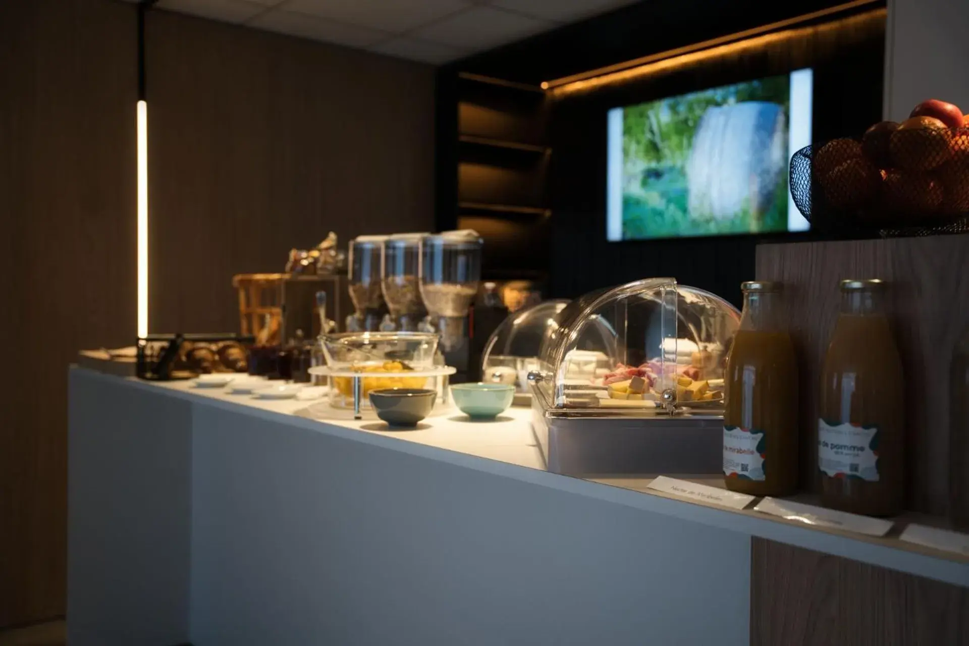 Food and drinks in Logis Restaurant & Hôtel À la 12 Food and drinks in Logis Restaurant & Hôtel À la 12