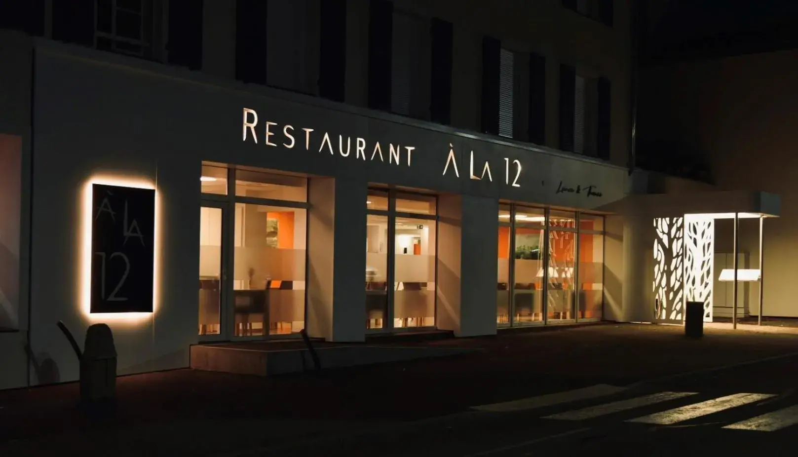 Property building in Logis Restaurant & Hôtel À la 12 Property building in Logis Restaurant & Hôtel À la 12