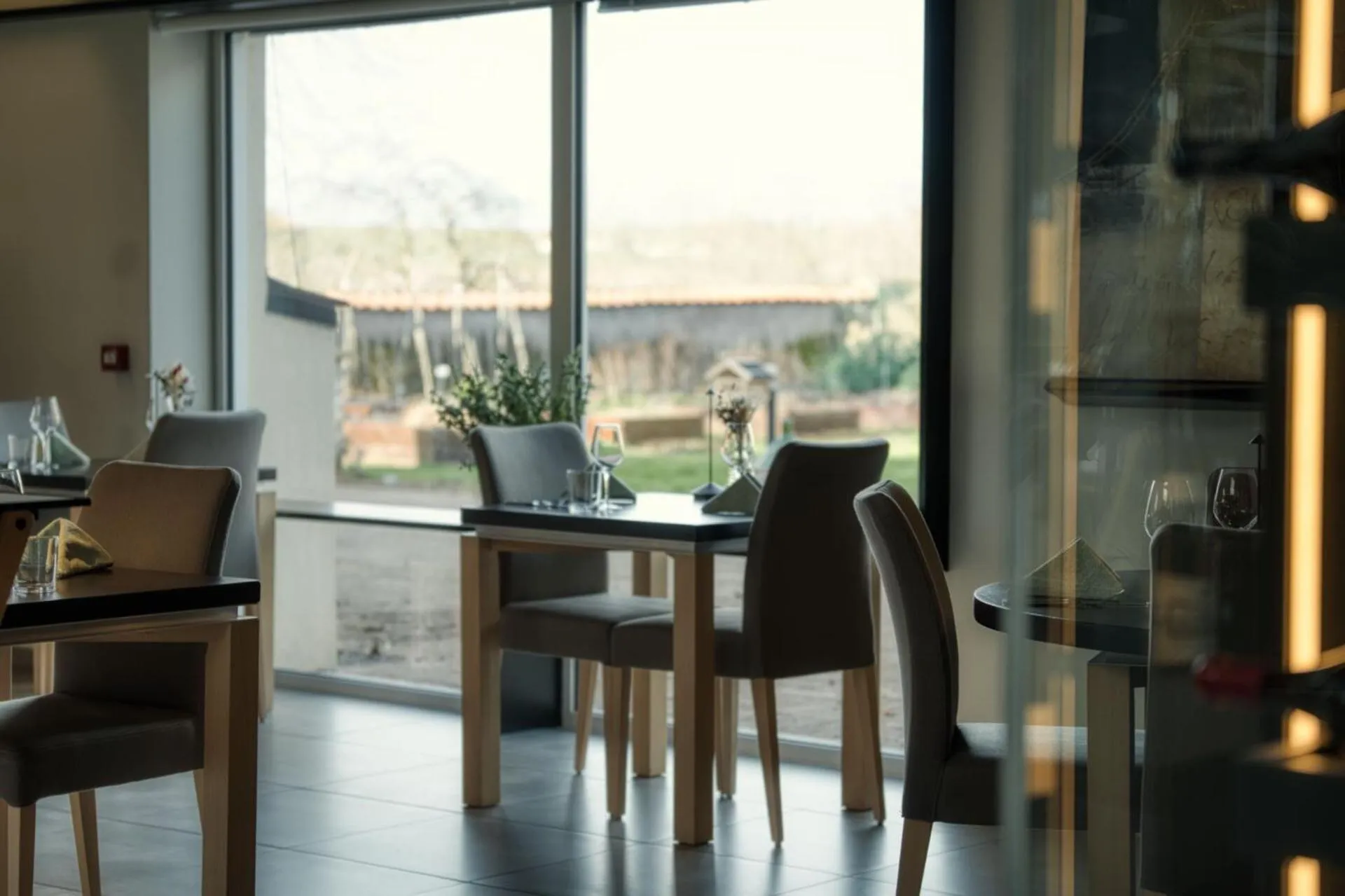 Restaurant/places to eat in Logis Restaurant & Hôtel À la 12