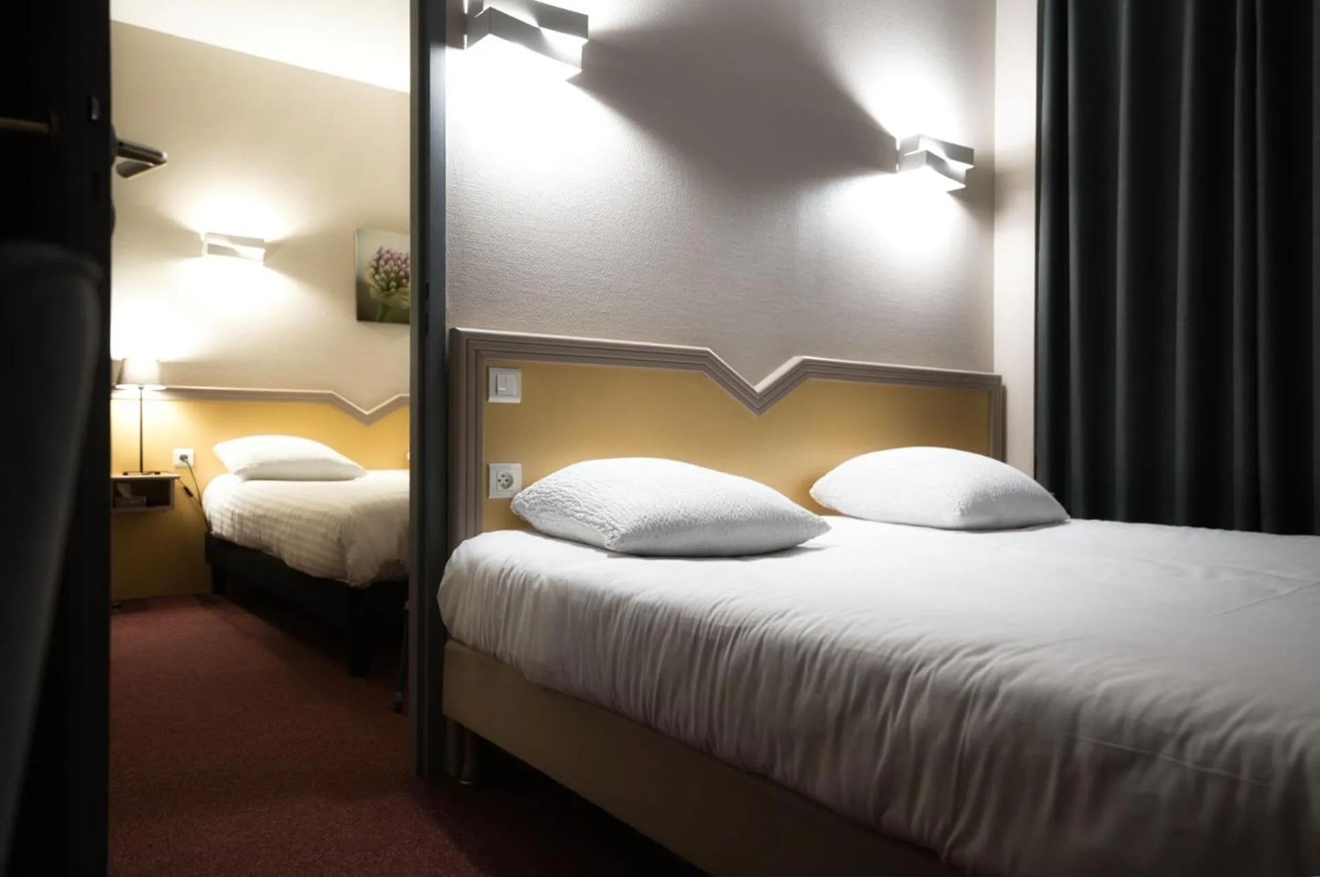 Bed in Logis Restaurant & Hôtel À la 12