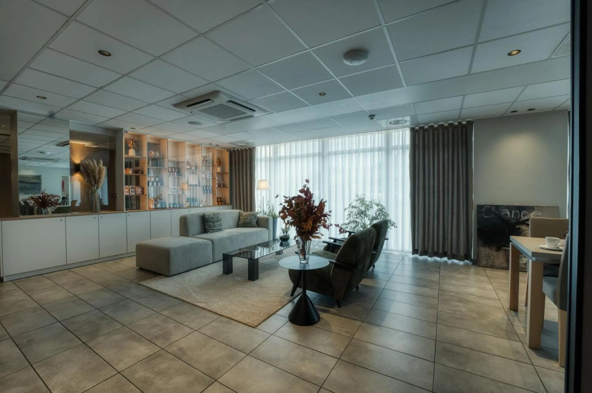 Property building in Logis Restaurant & Hôtel À la 12