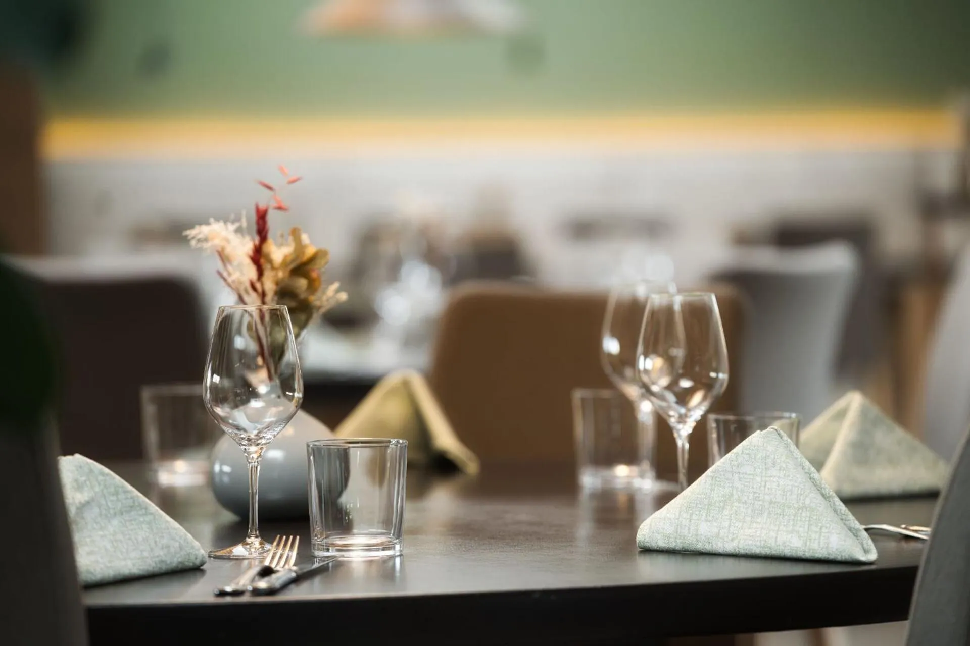 Restaurant/places to eat in Logis Restaurant & Hôtel À la 12