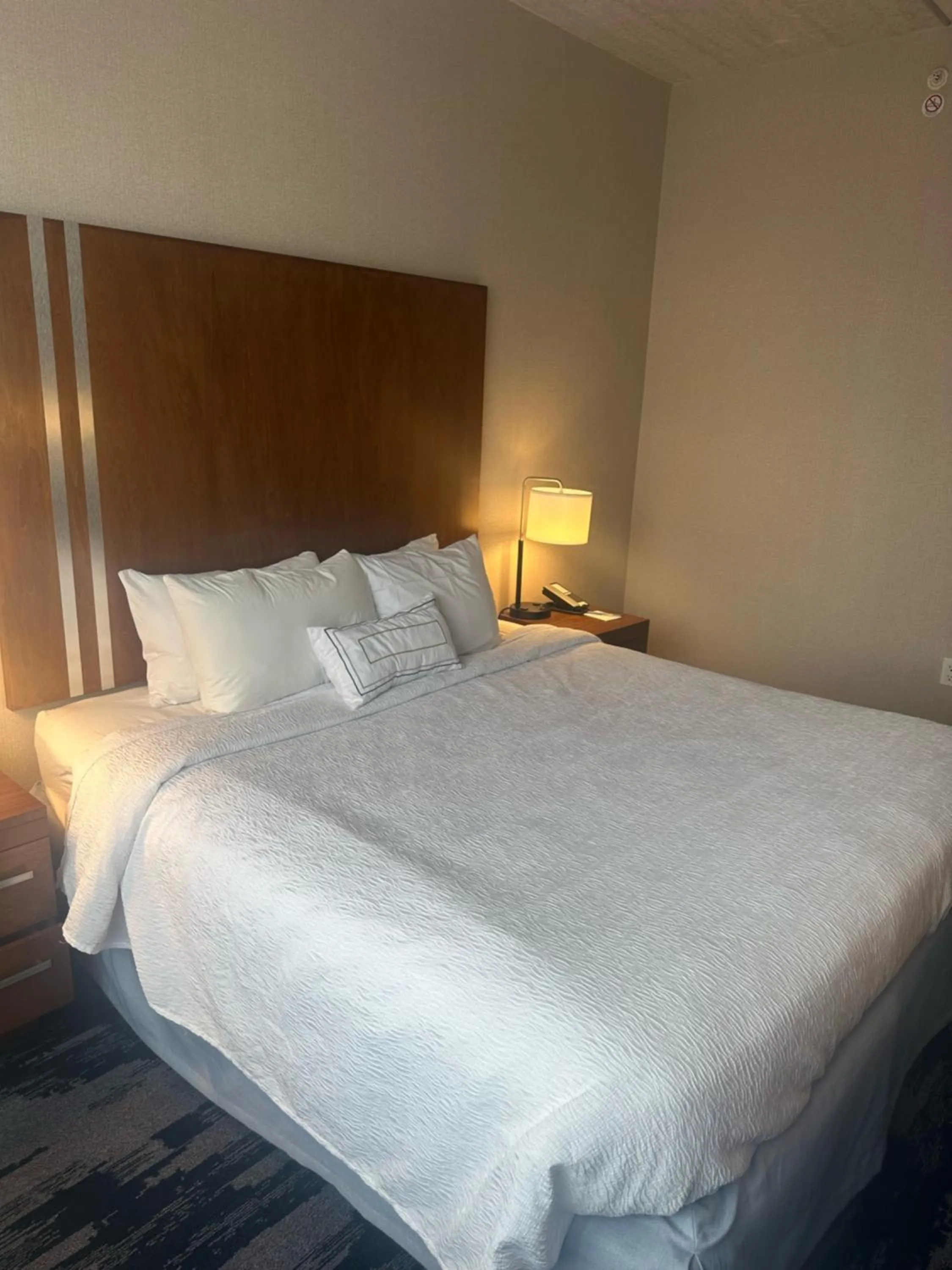 Bedroom, Bed in Fairfield Inn & Suites By Marriott New York Brooklyn