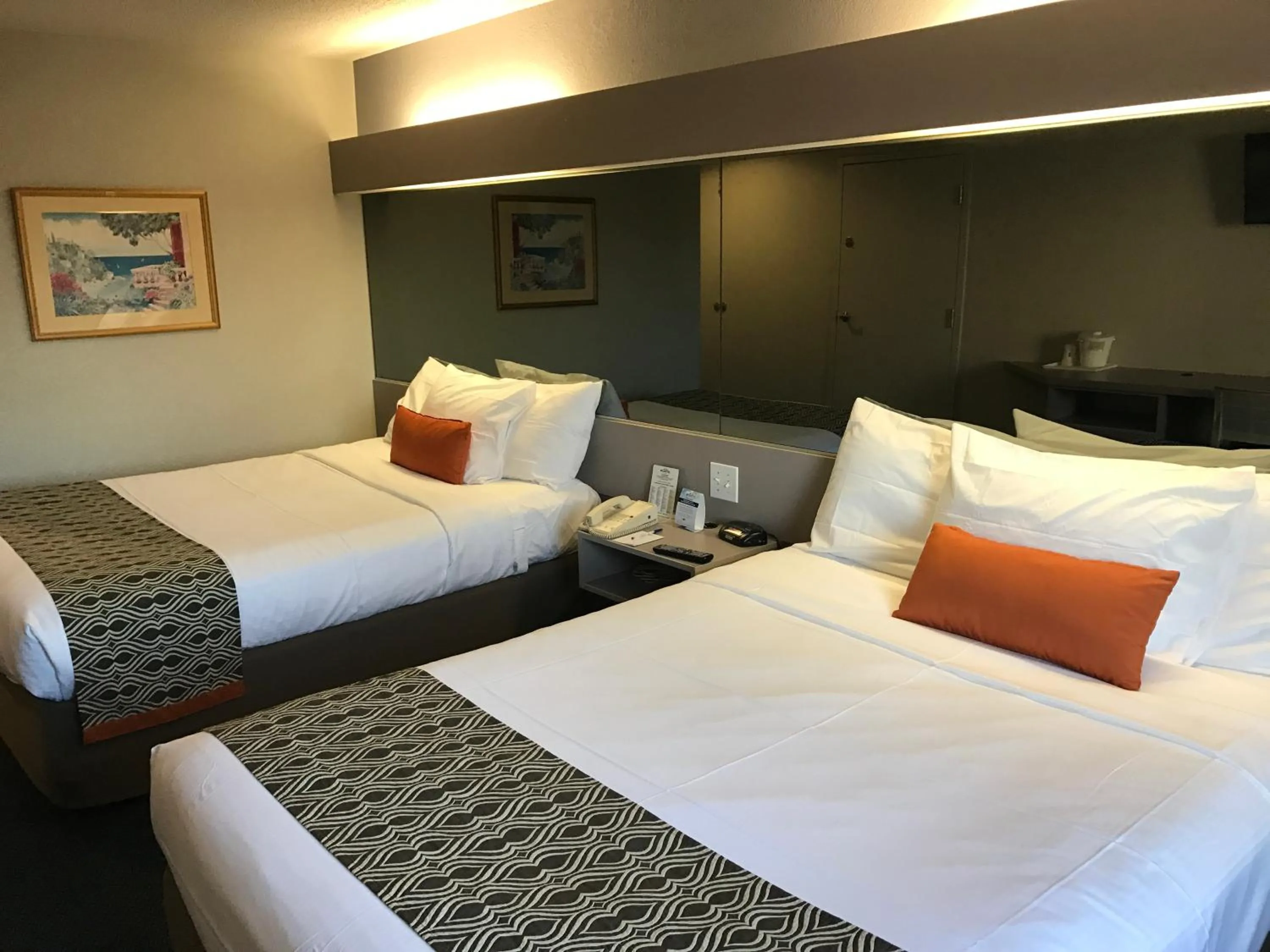 Bed in Microtel Inn By Wyndham Louisville East