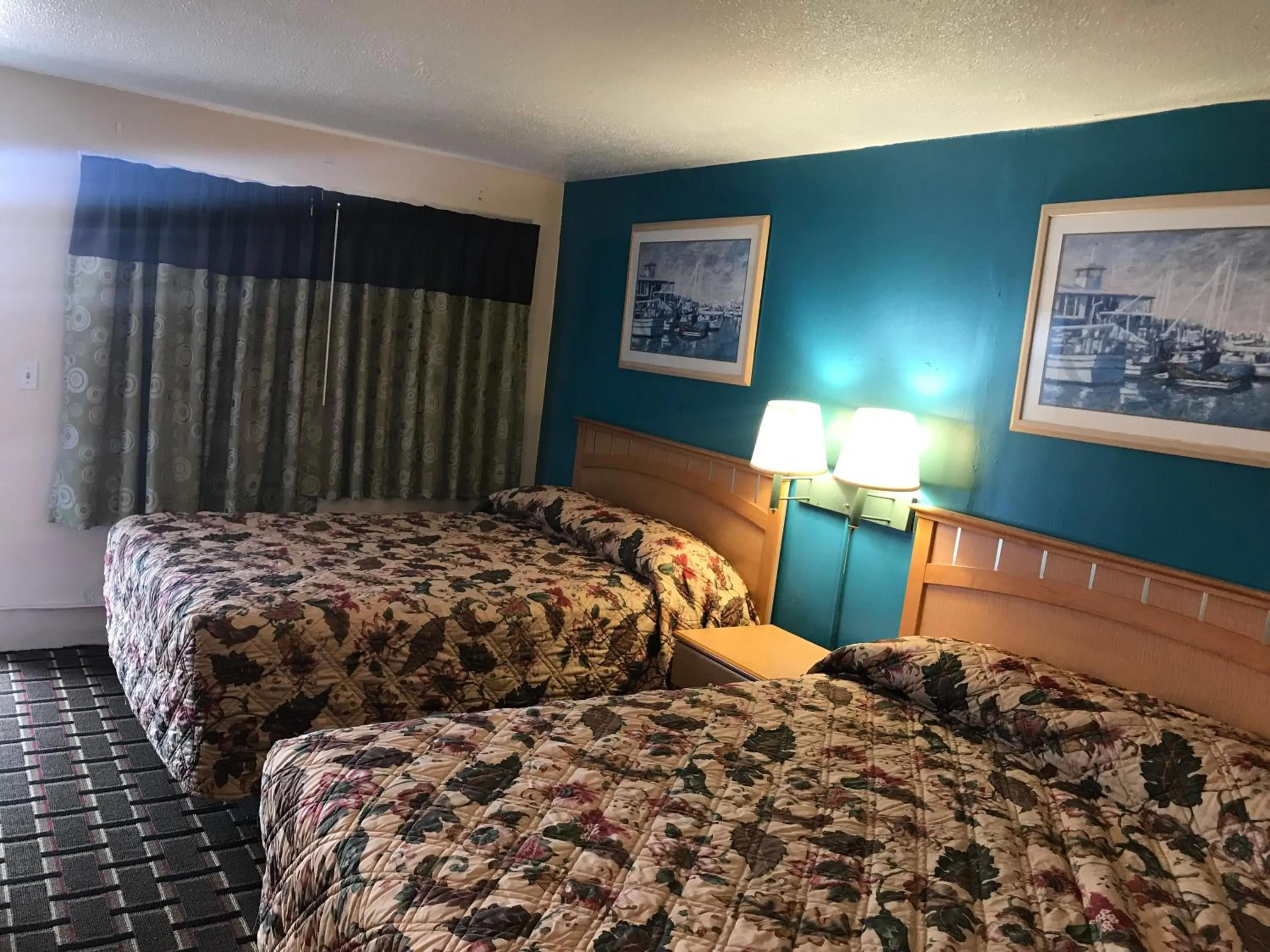 Bed in Blue Falls Motel