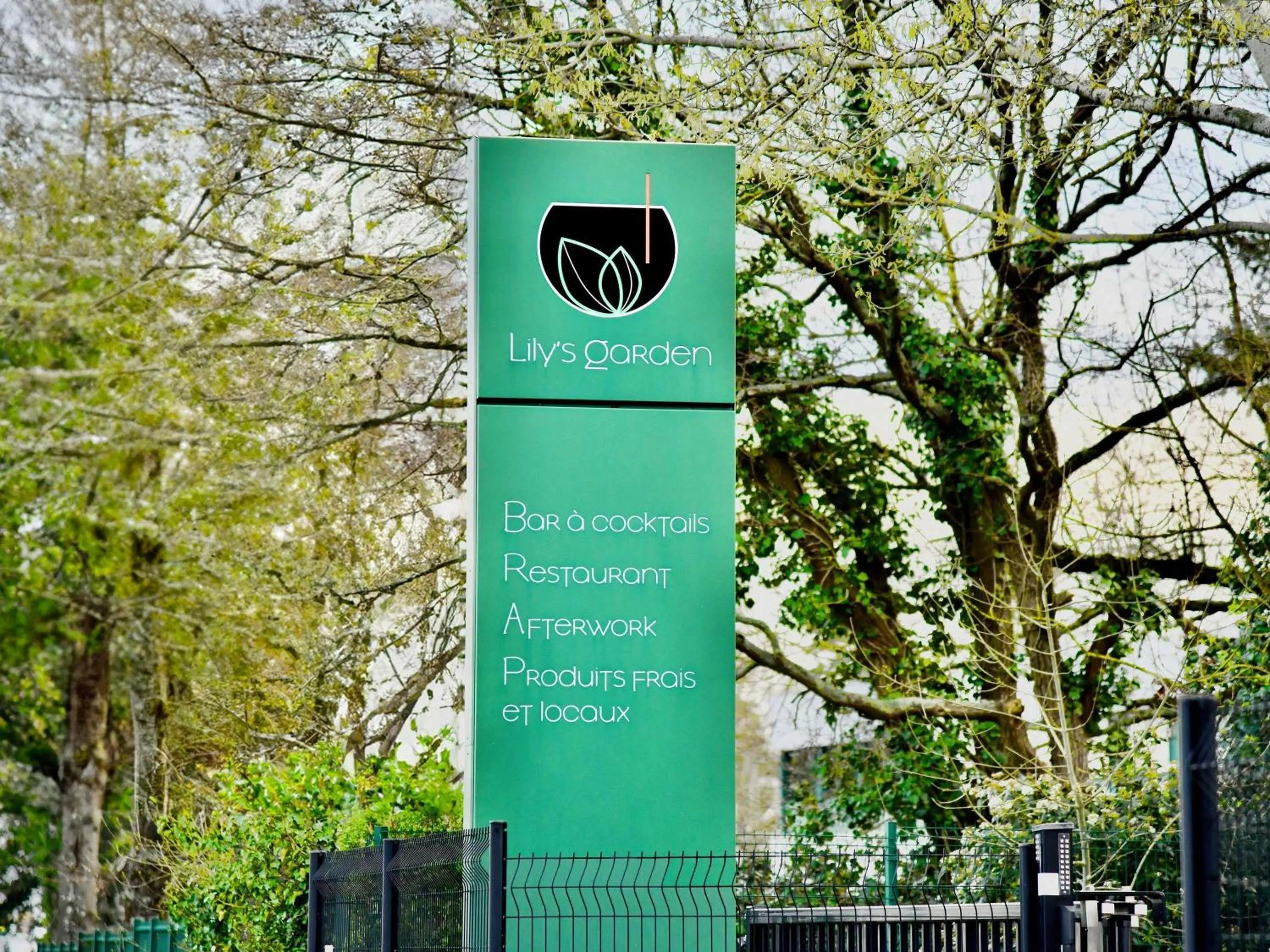 Lounge or bar in ibis Nantes Saint Herblain