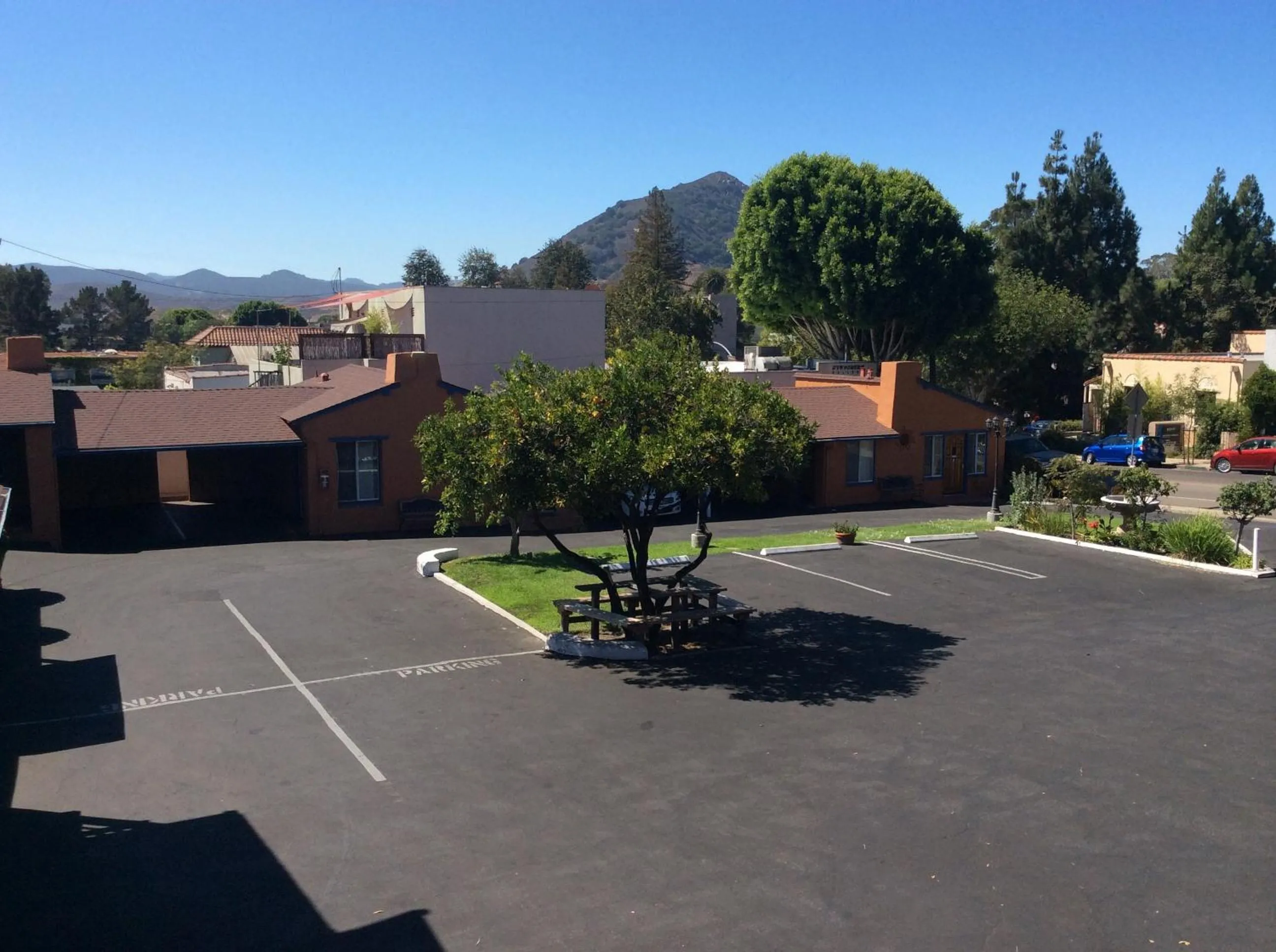 Property building in Los Padres Inn