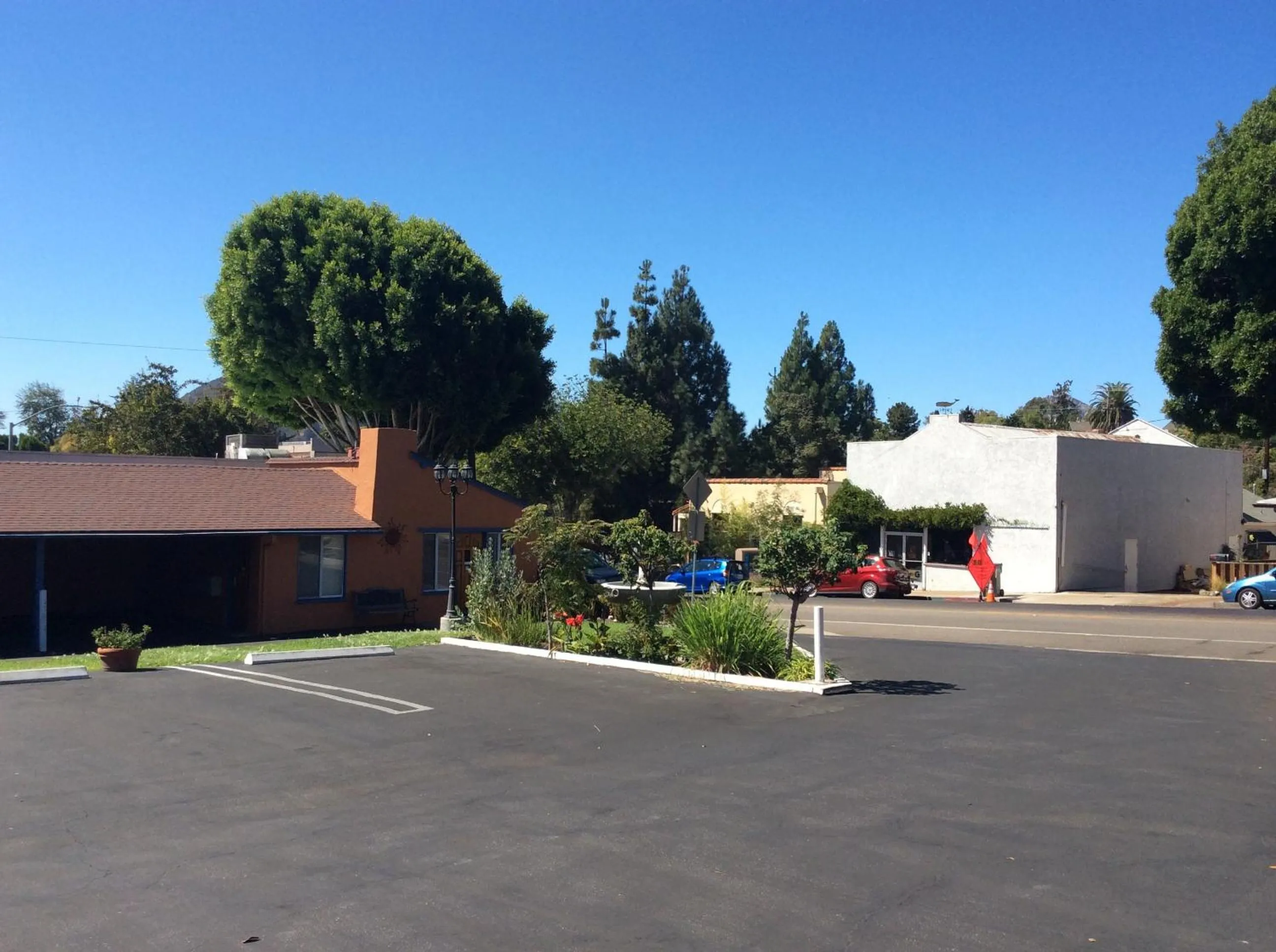 Property building in Los Padres Inn