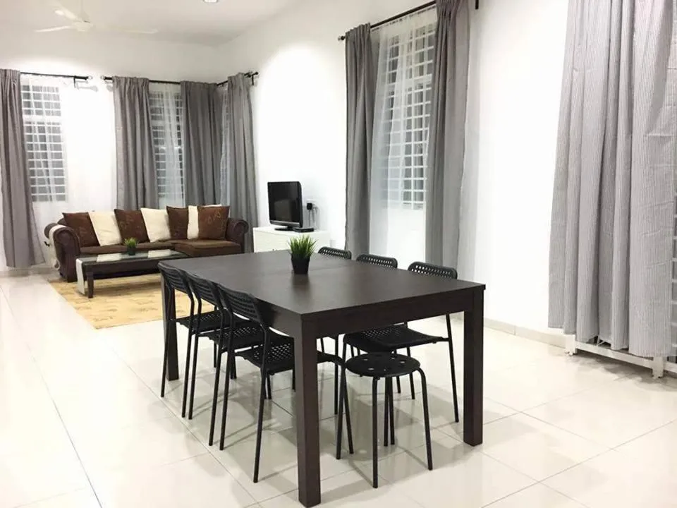 Ceri Merah Homestay