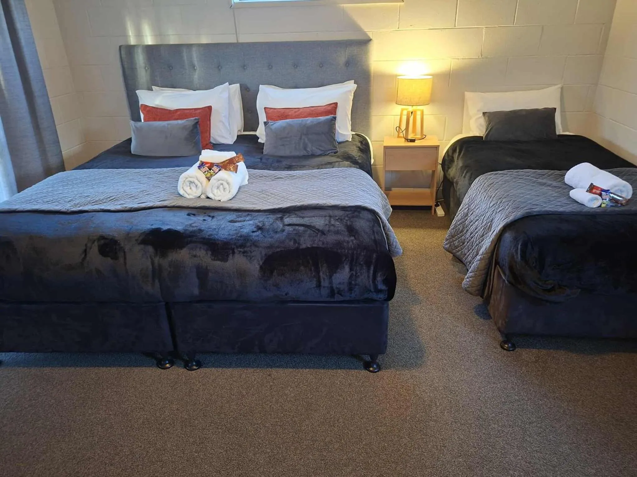 Bedroom, Bed in Mackenzie Motels