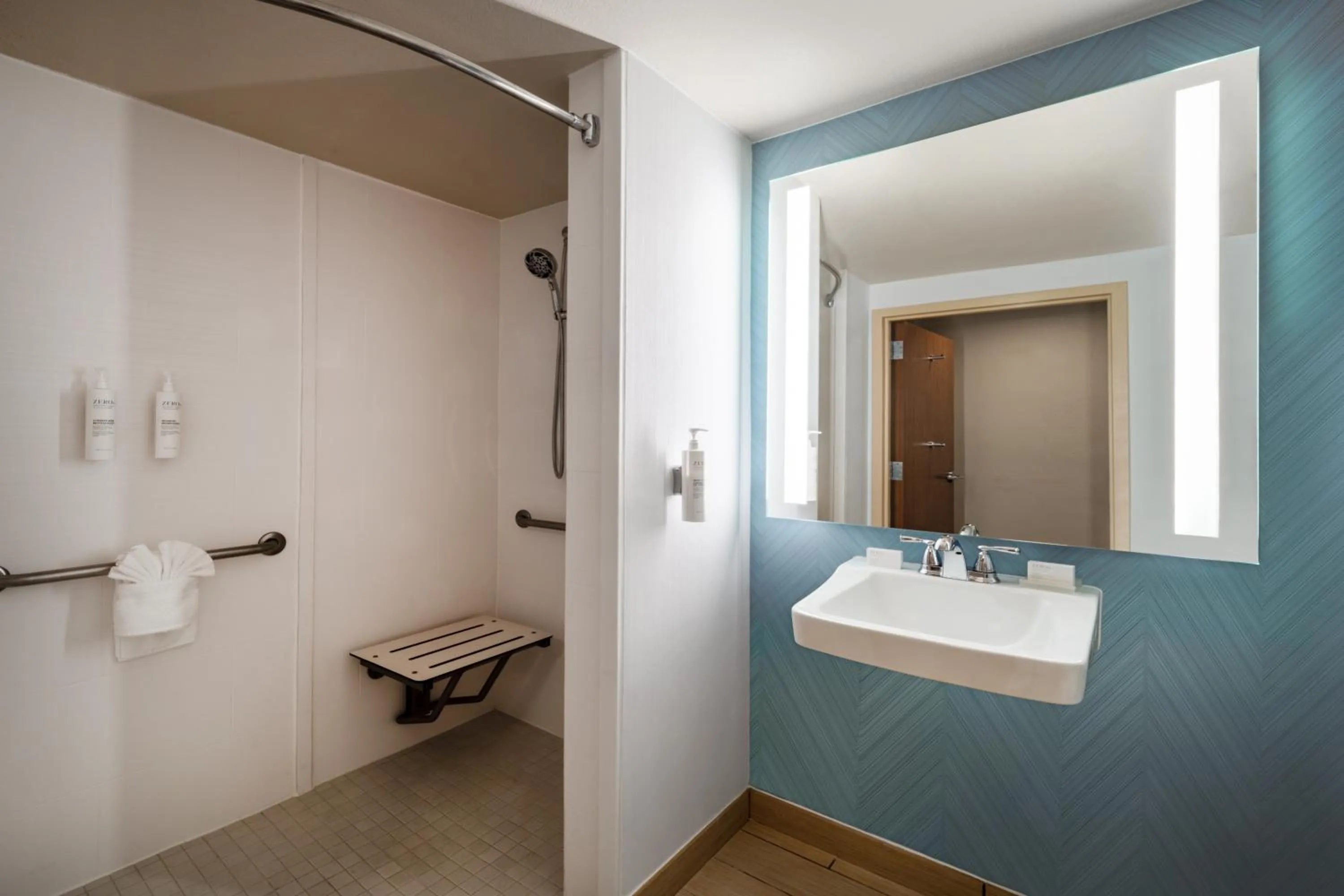 Bathroom in Hilton Garden Inn Bakersfield