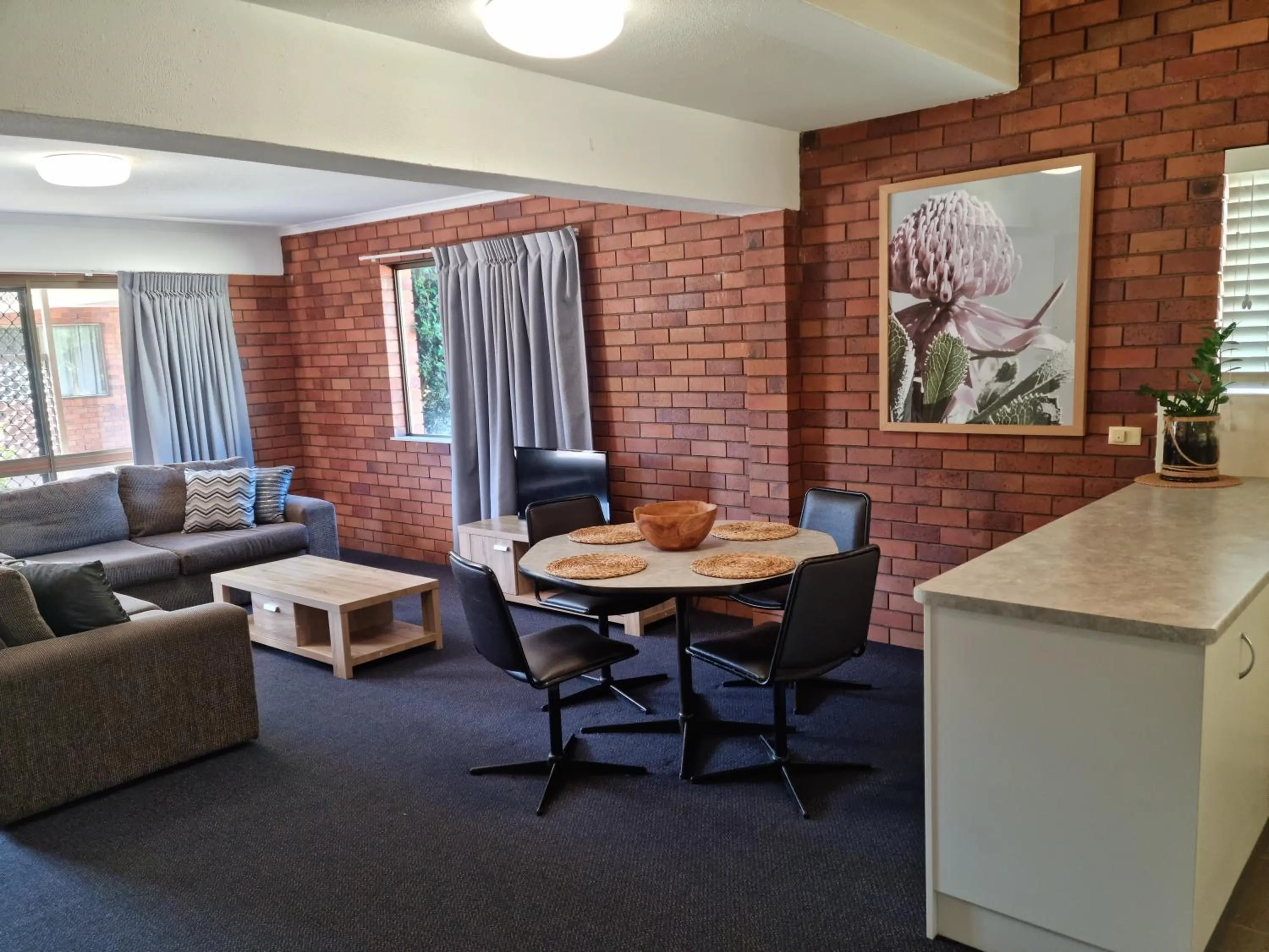 Living room in Whiteoaks Motel & Lodges