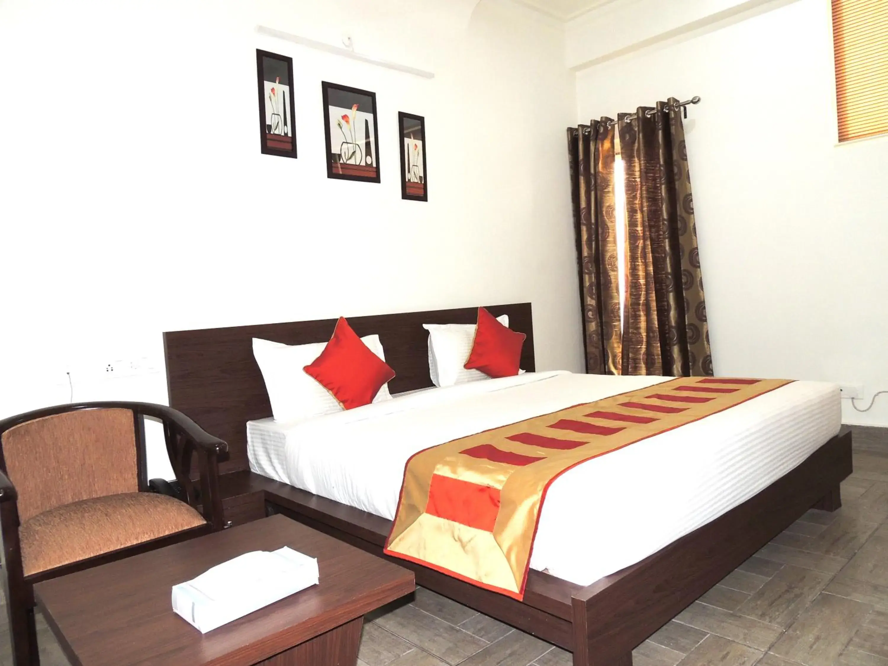 Bed in Elite Suites MINT Gomti Nagar Bed in Elite Suites MINT Gomti Nagar