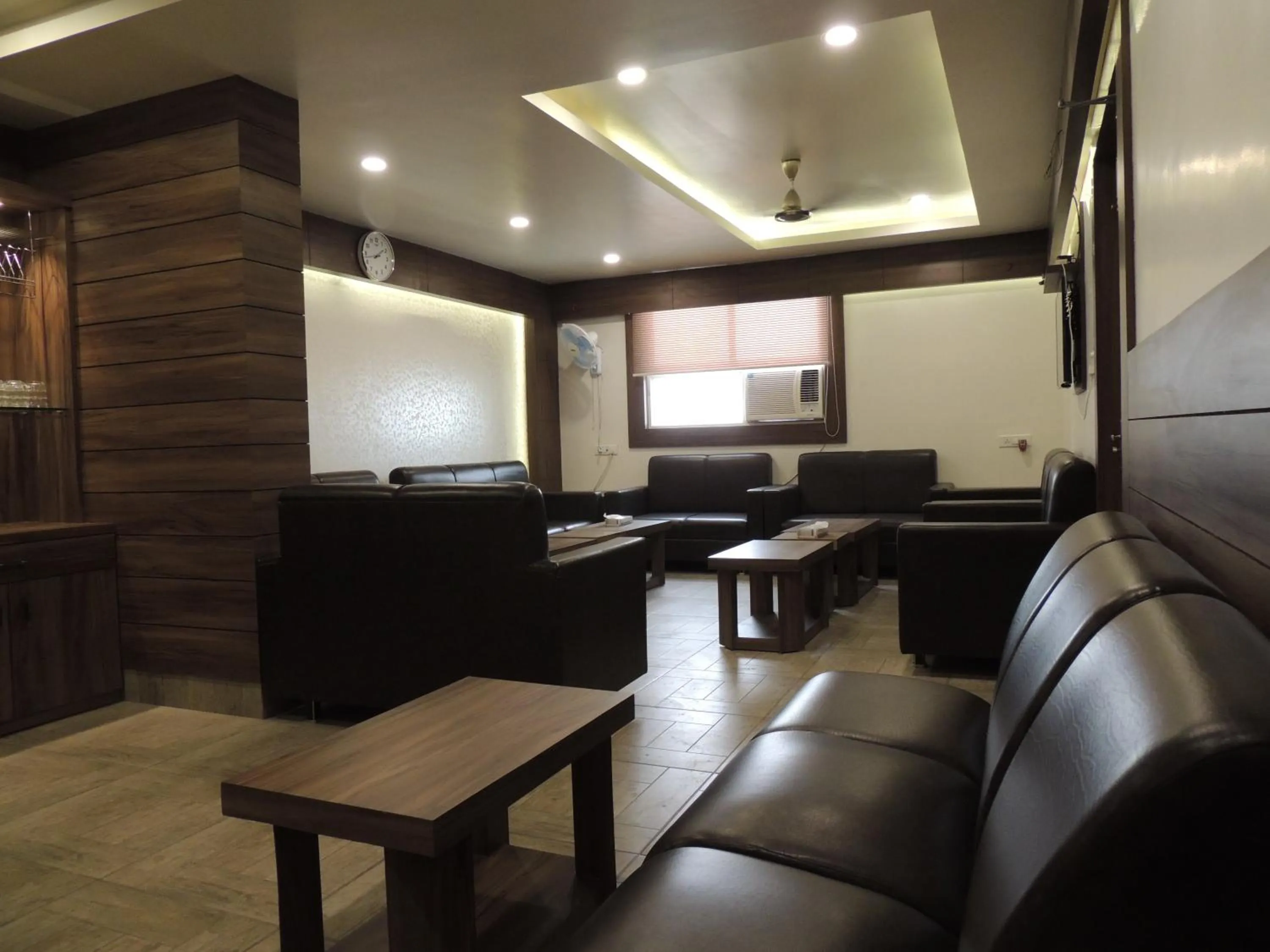 Lobby or reception in Elite Suites MINT Gomti Nagar
