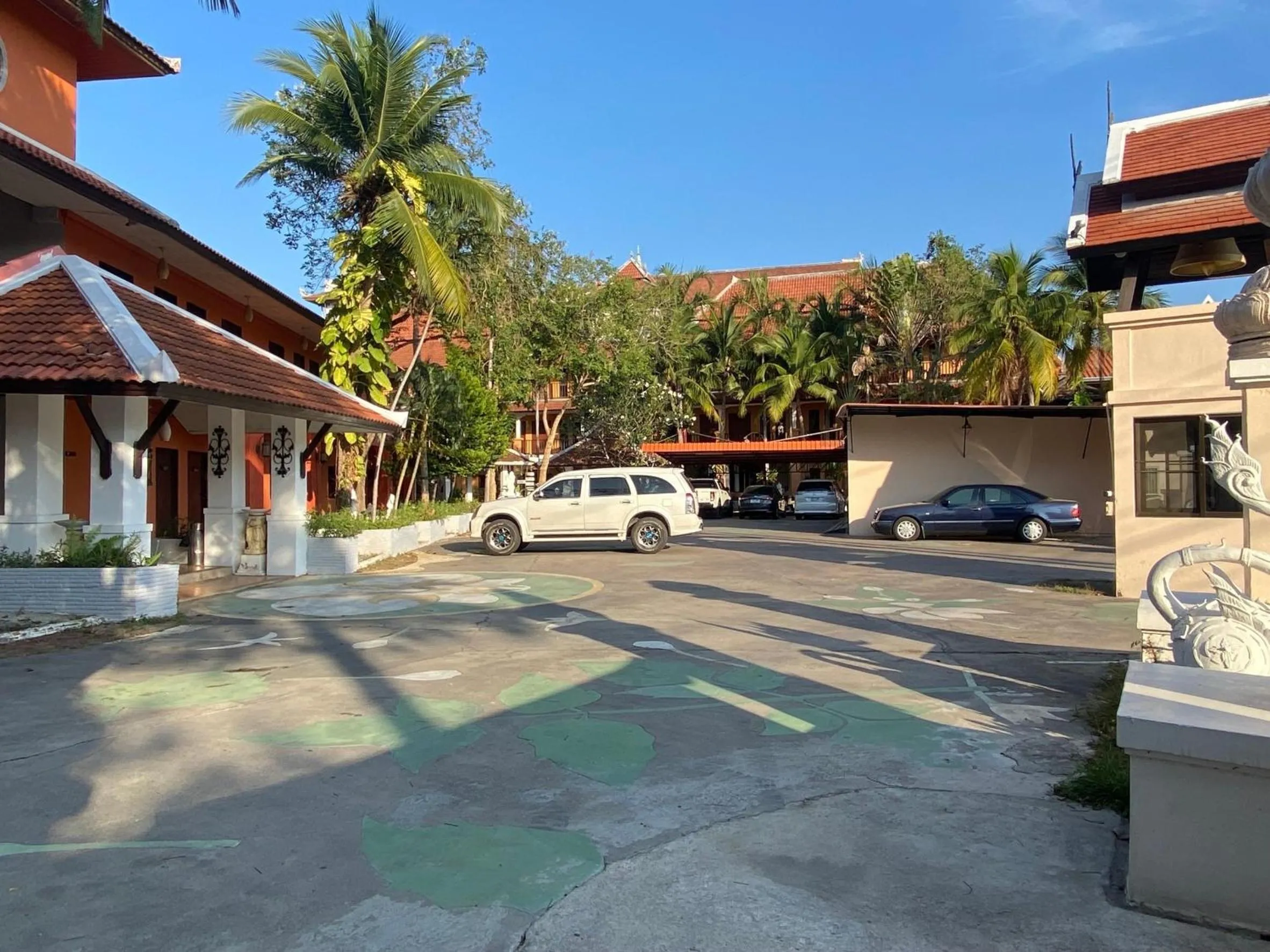 Parking in Kasalong Resort and Spa Pattaya