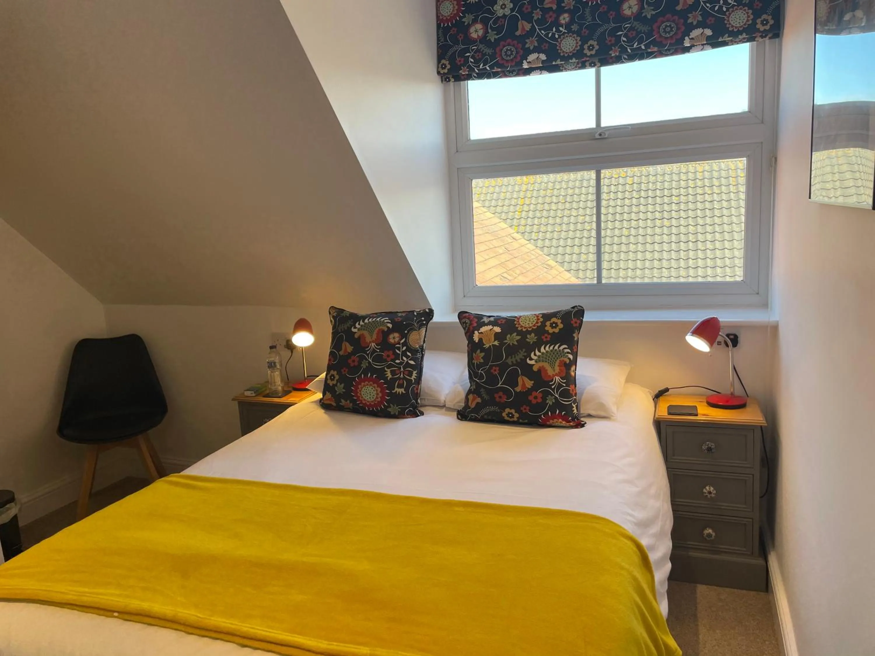 Bedroom, Bed in Holway House