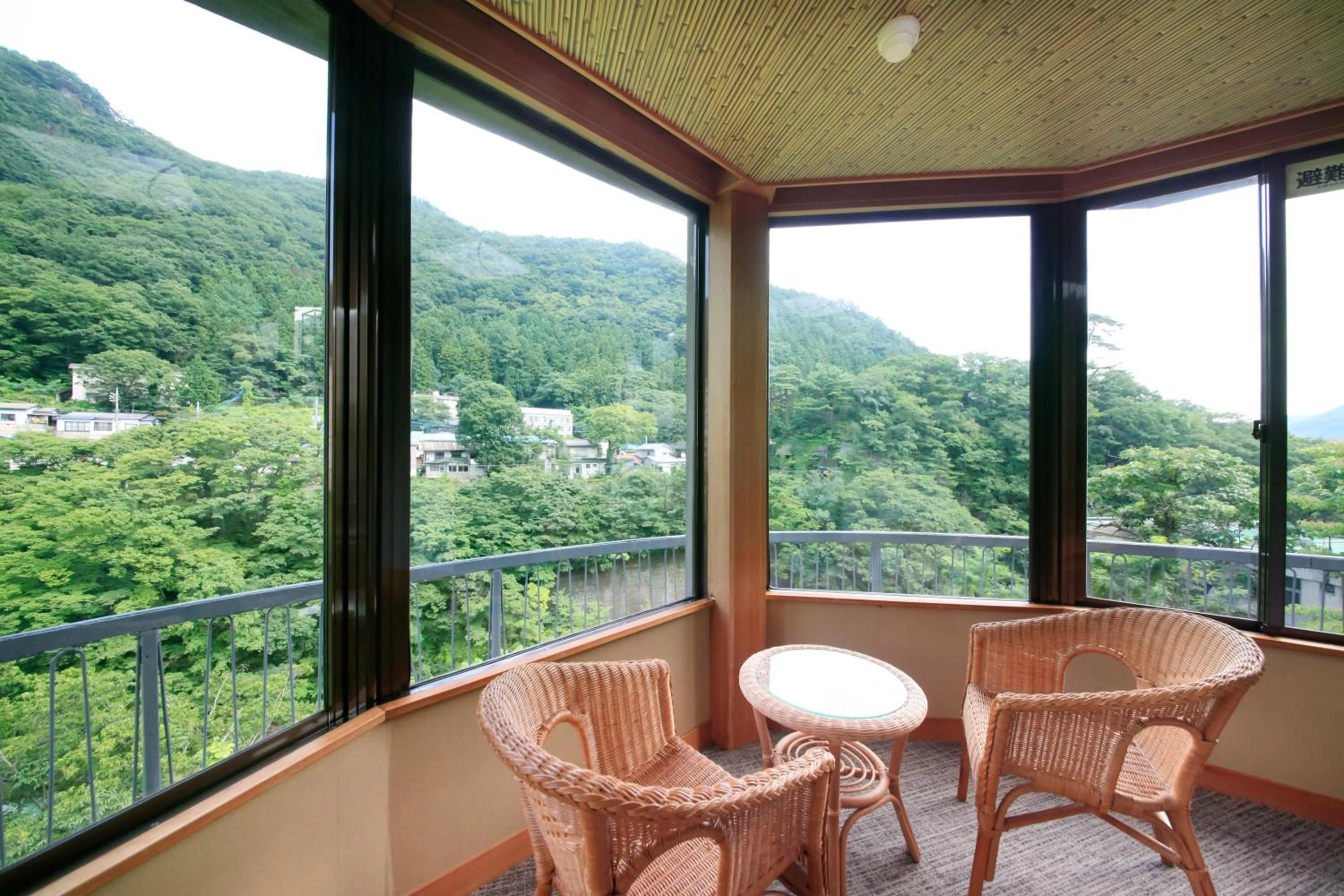 Photo of the whole room in Micasa