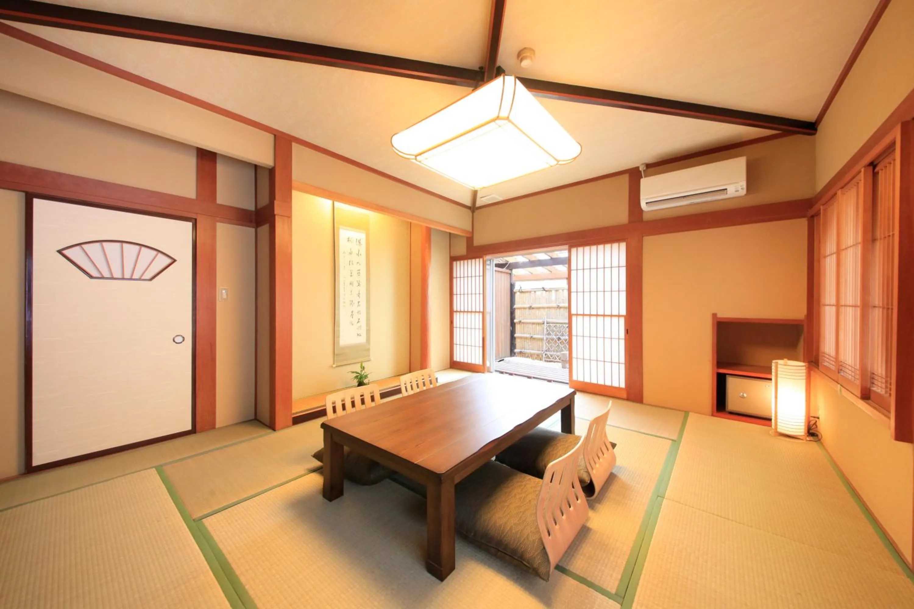 Photo of the whole room in Micasa