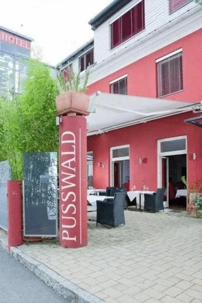 Facade/entrance in Hotel Restaurant Pusswald