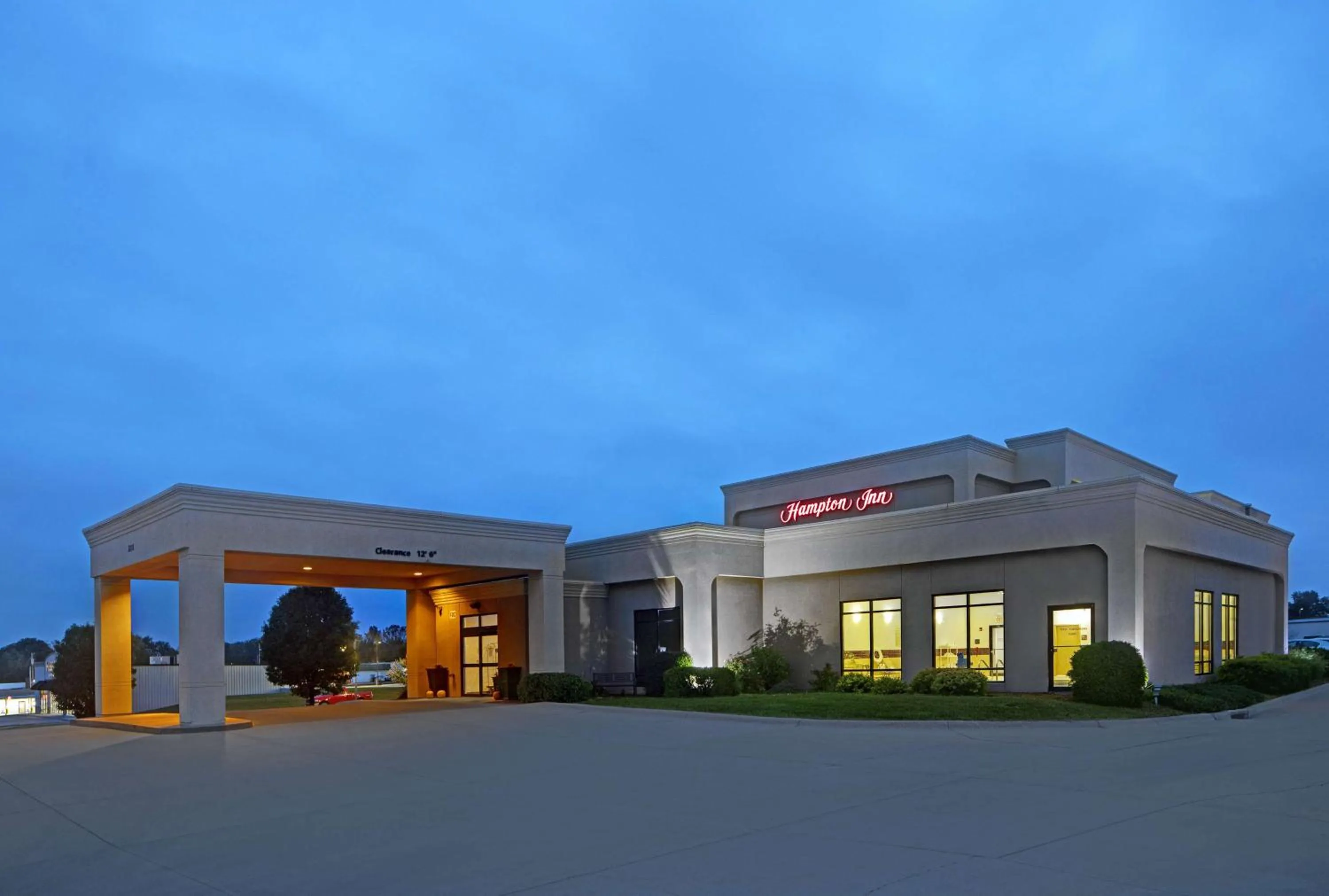 Property building in Hampton Inn Keokuk