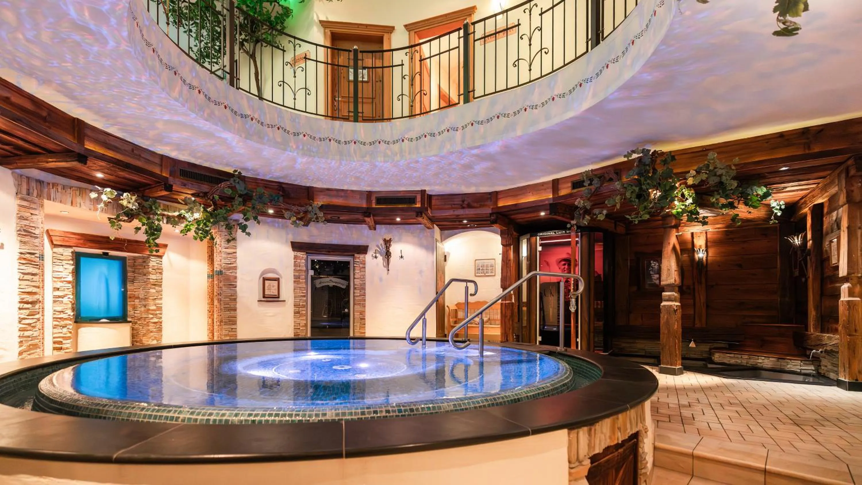 Hot Tub in Alpenhotel Tirolerhof