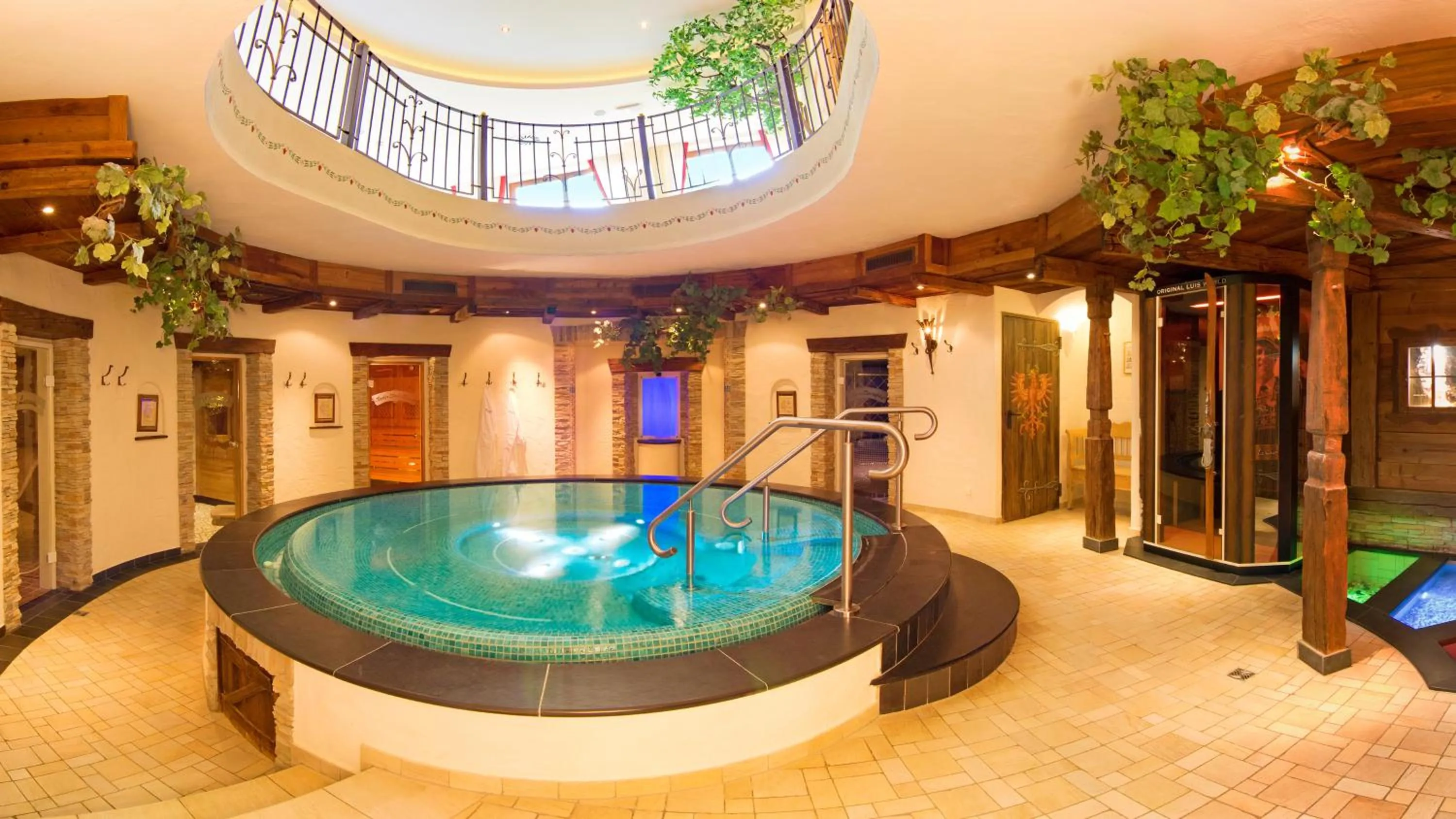 Hot Tub in Alpenhotel Tirolerhof