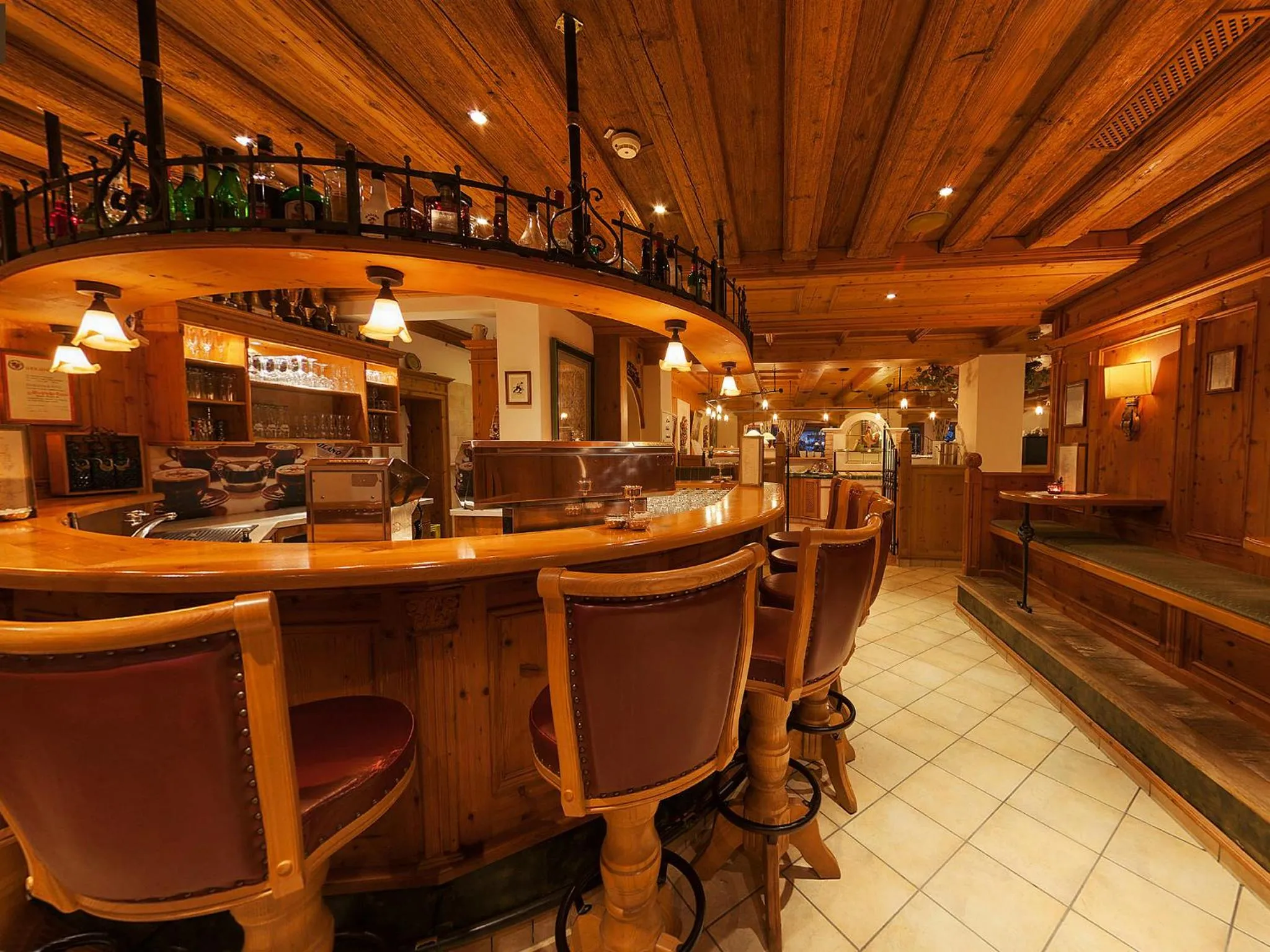 Lounge or bar in Alpenhotel Tirolerhof