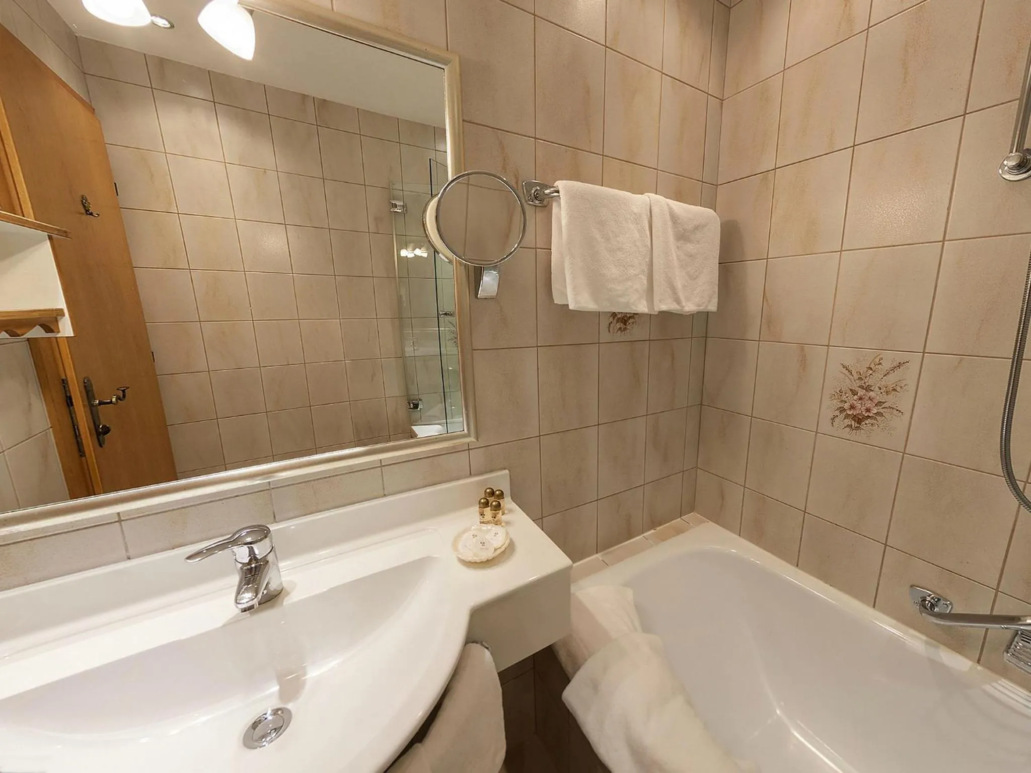 Bathroom in Alpenhotel Tirolerhof