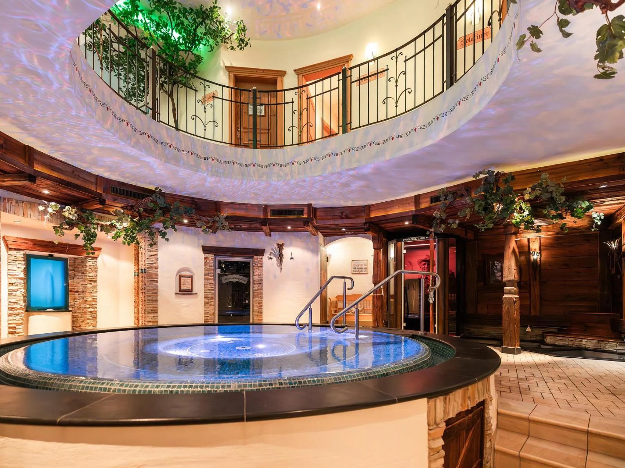 Hot Tub in Alpenhotel Tirolerhof