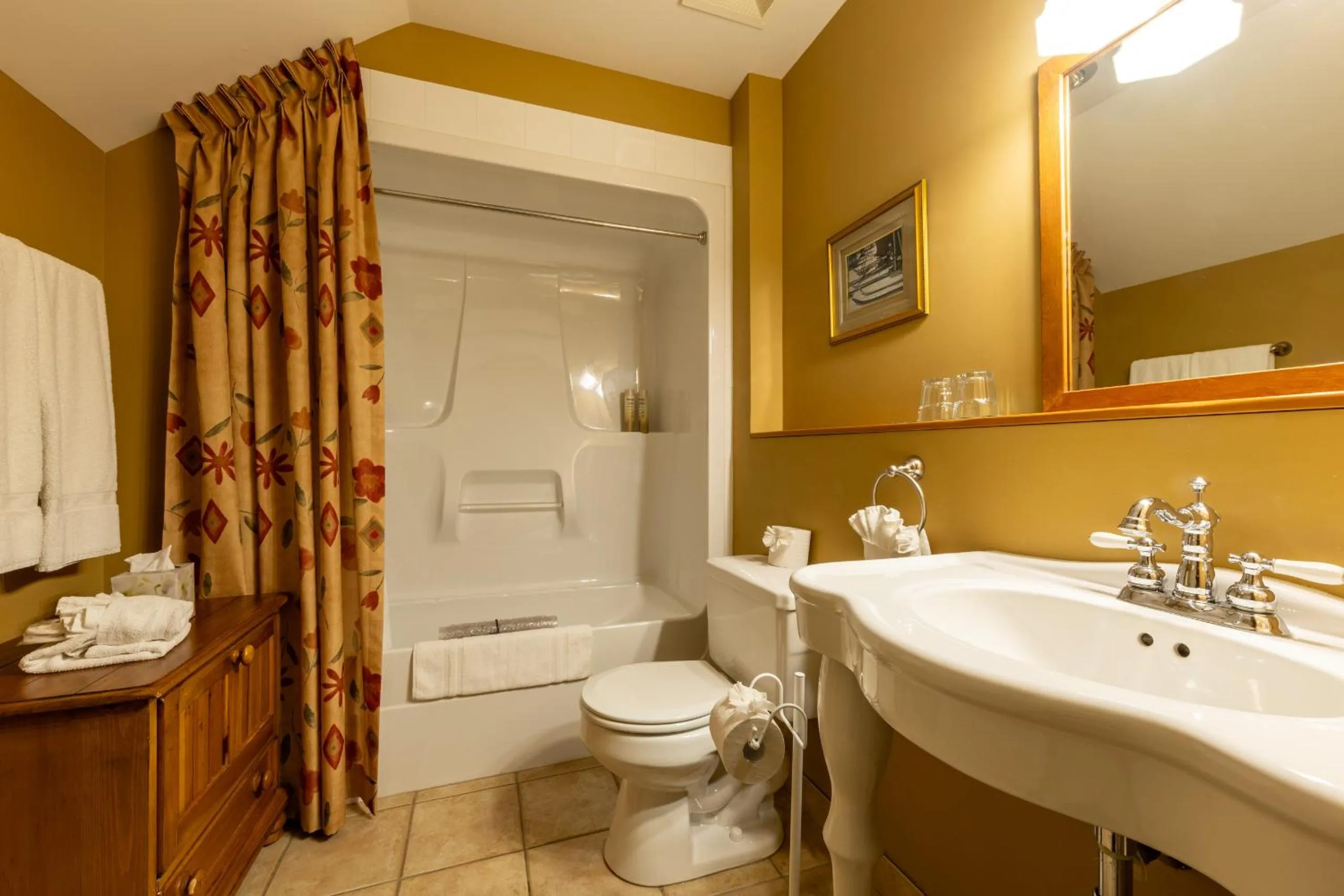 Bathroom in Vagabond Lodge at Kicking Horse