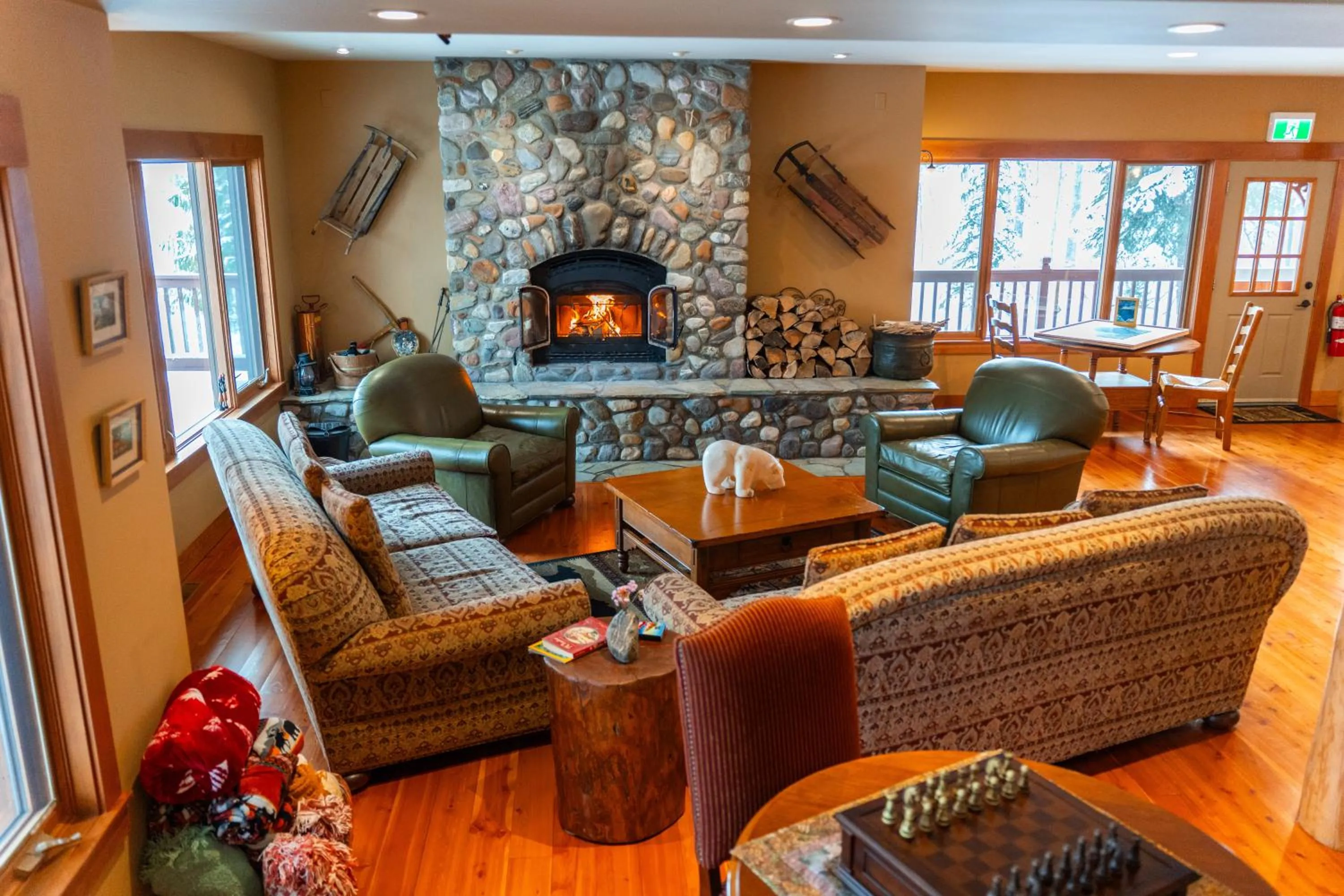 Communal lounge/ TV room in Vagabond Lodge at Kicking Horse