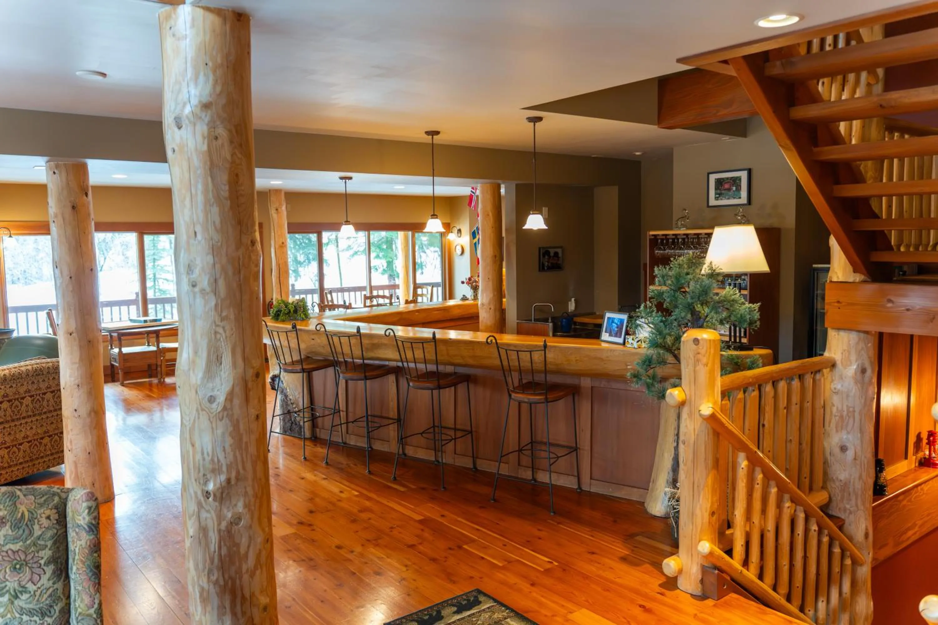 Lounge or bar in Vagabond Lodge at Kicking Horse