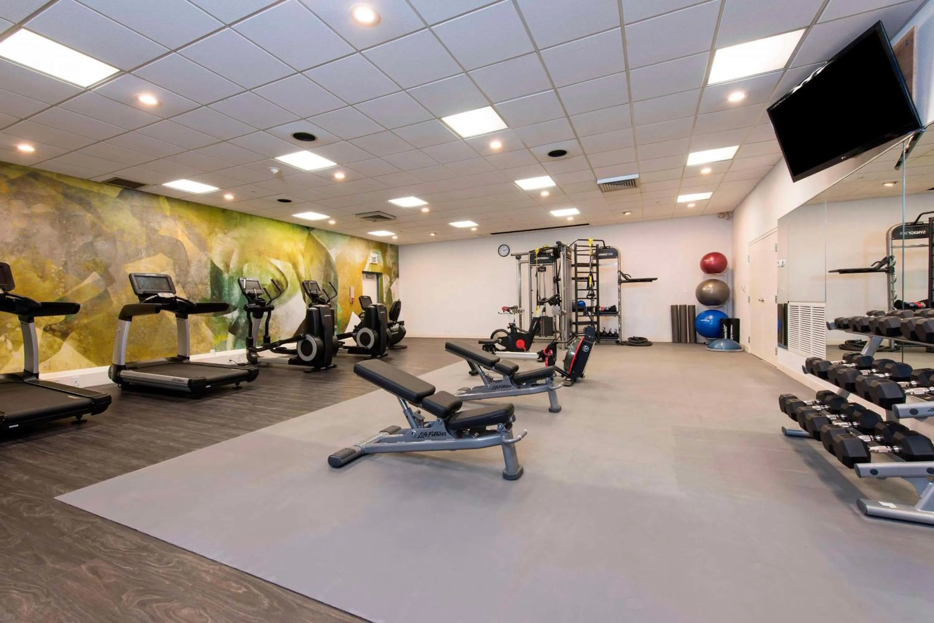 Fitness centre/facilities in Delta Hotels by Marriott Grand Rapids Airport