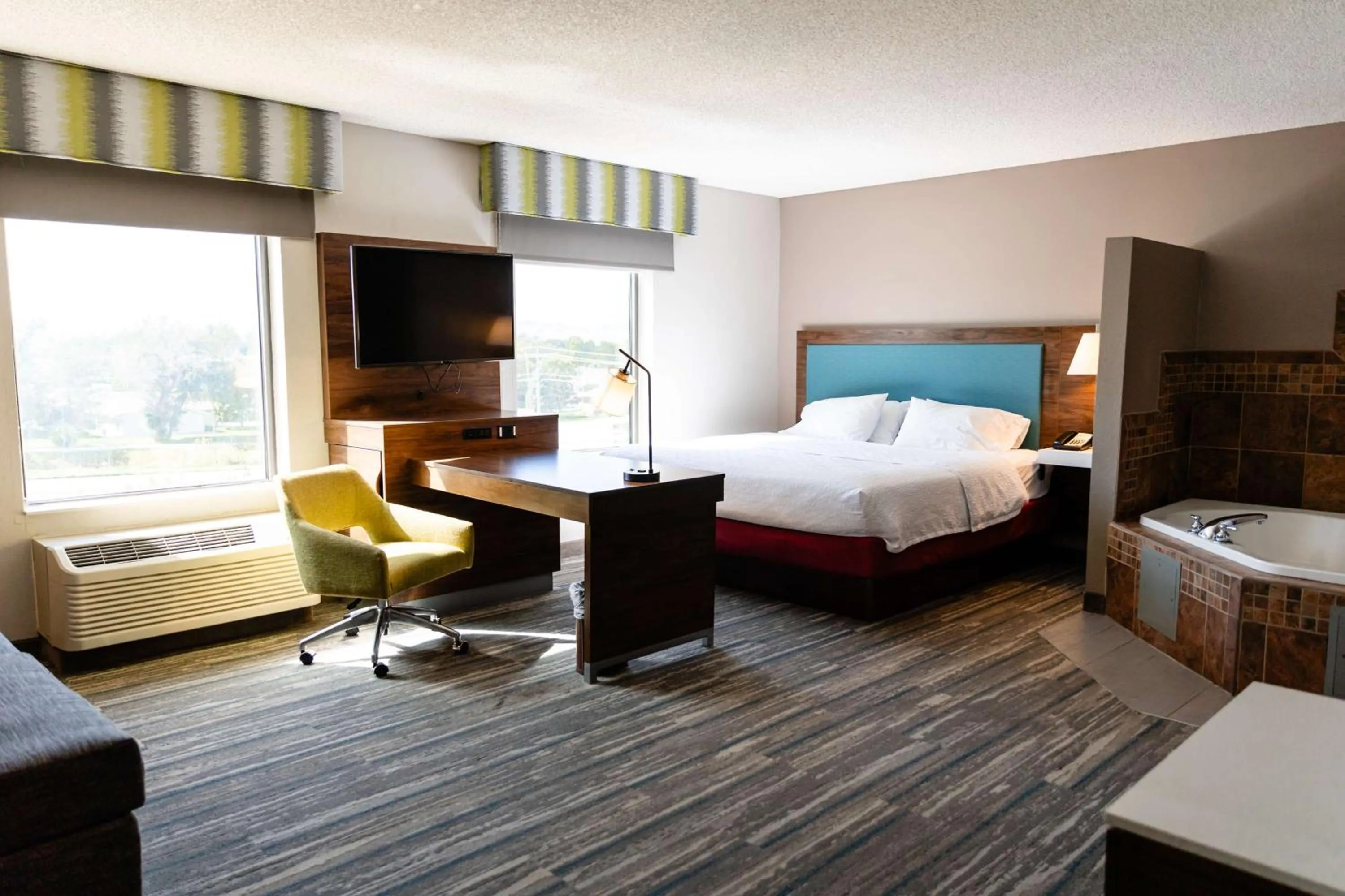 Bed in Hampton Inn & Suites Scottsbluff