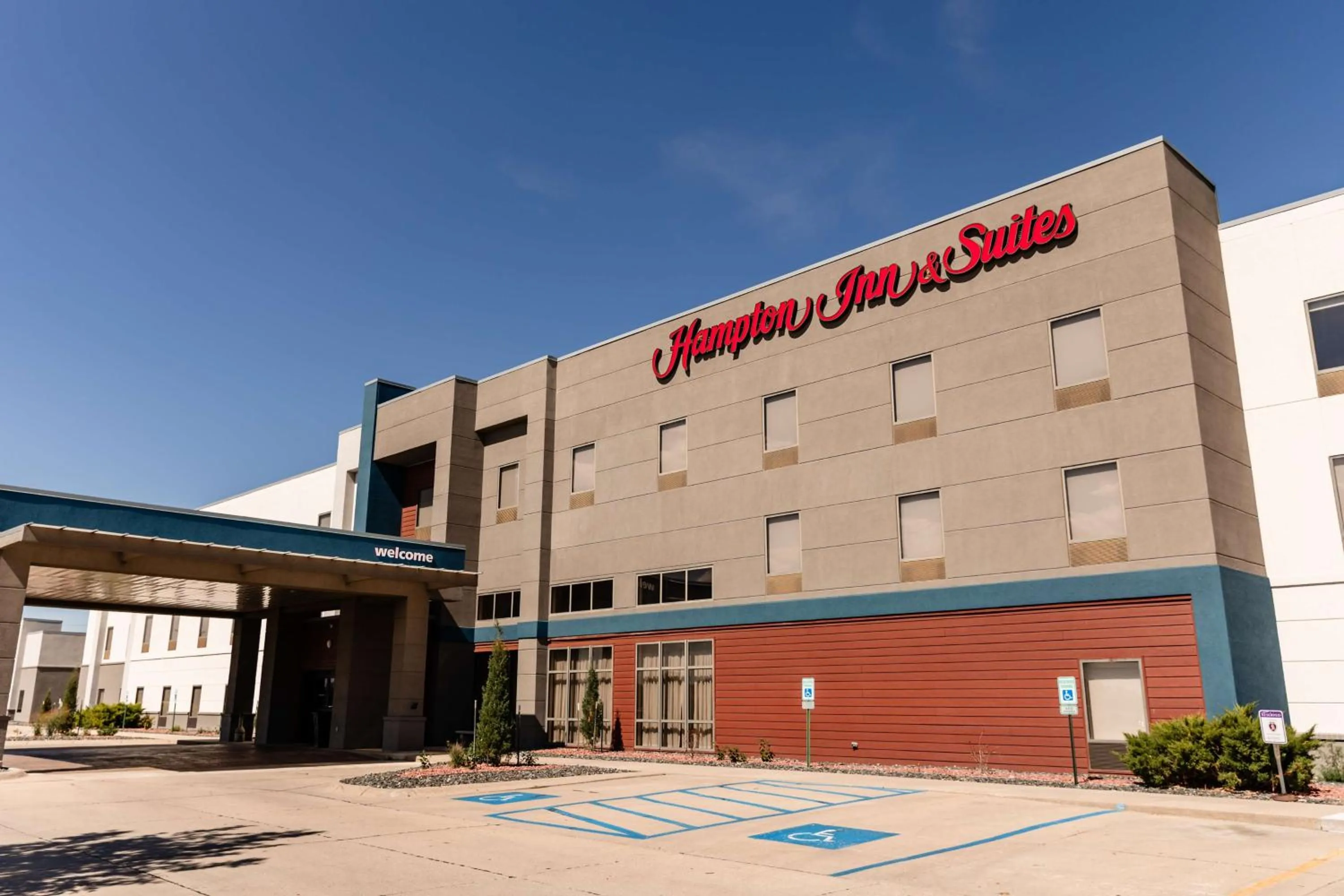 Property building in Hampton Inn & Suites Scottsbluff