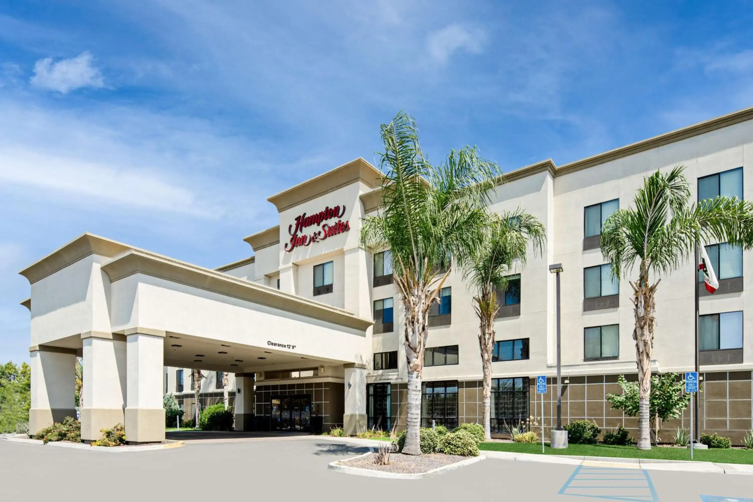 Property building in Hampton Inn and Suites Bakersfield / Highway 58 Property building in Hampton Inn and Suites Bakersfield / Highway 58