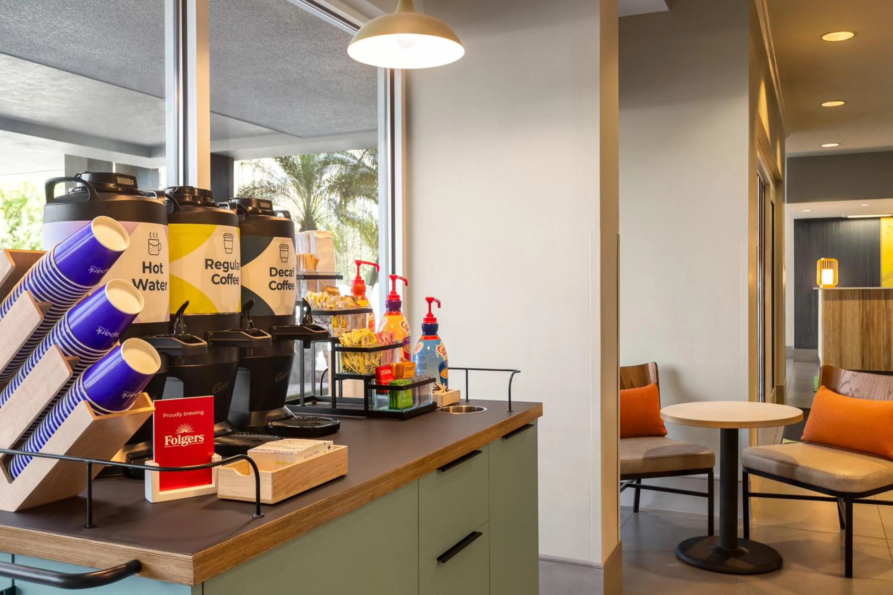 Lobby or reception in Country Inn & Suites by Radisson Near Universal