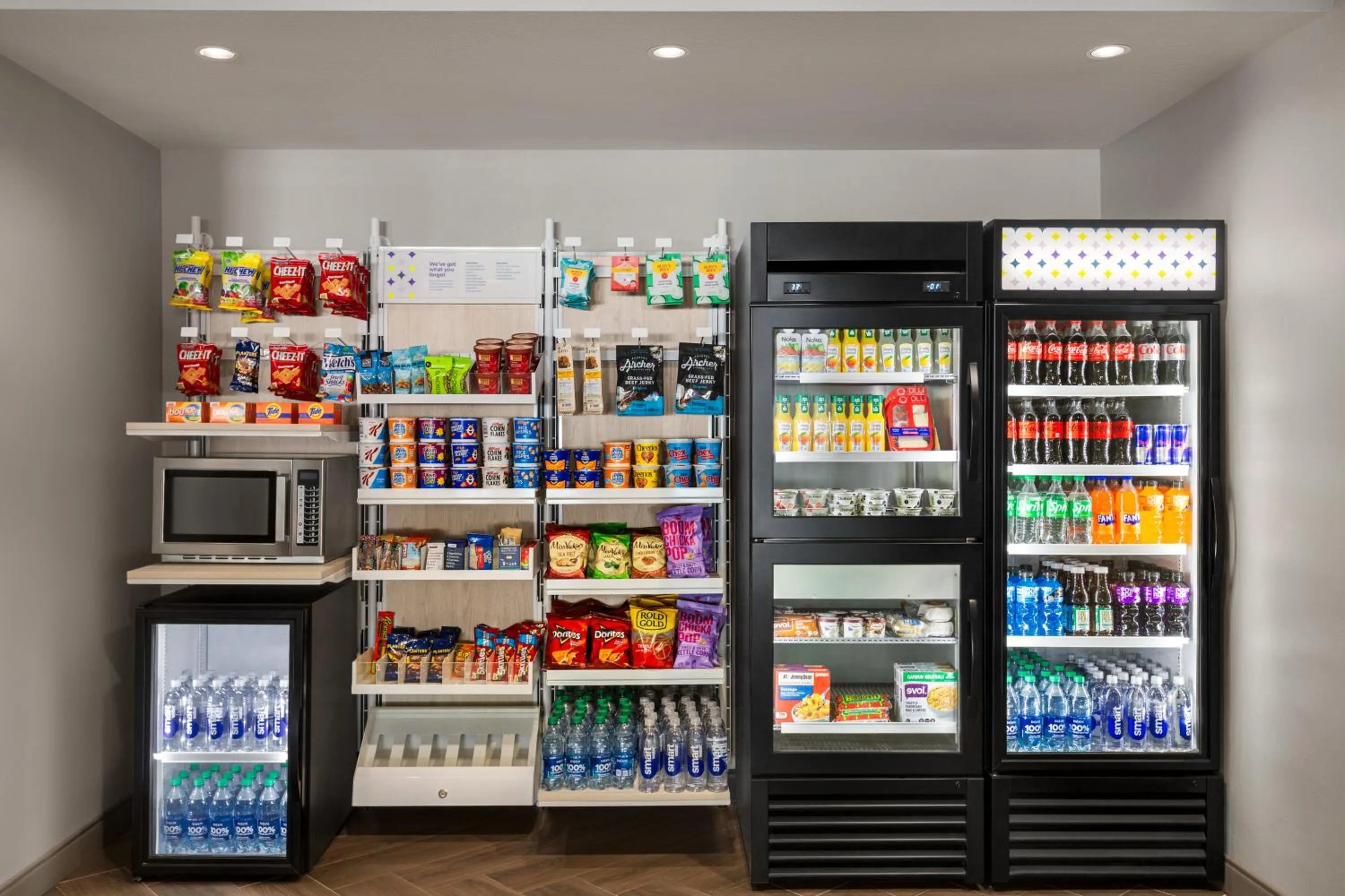 Food and drinks in Country Inn & Suites by Radisson Near Universal