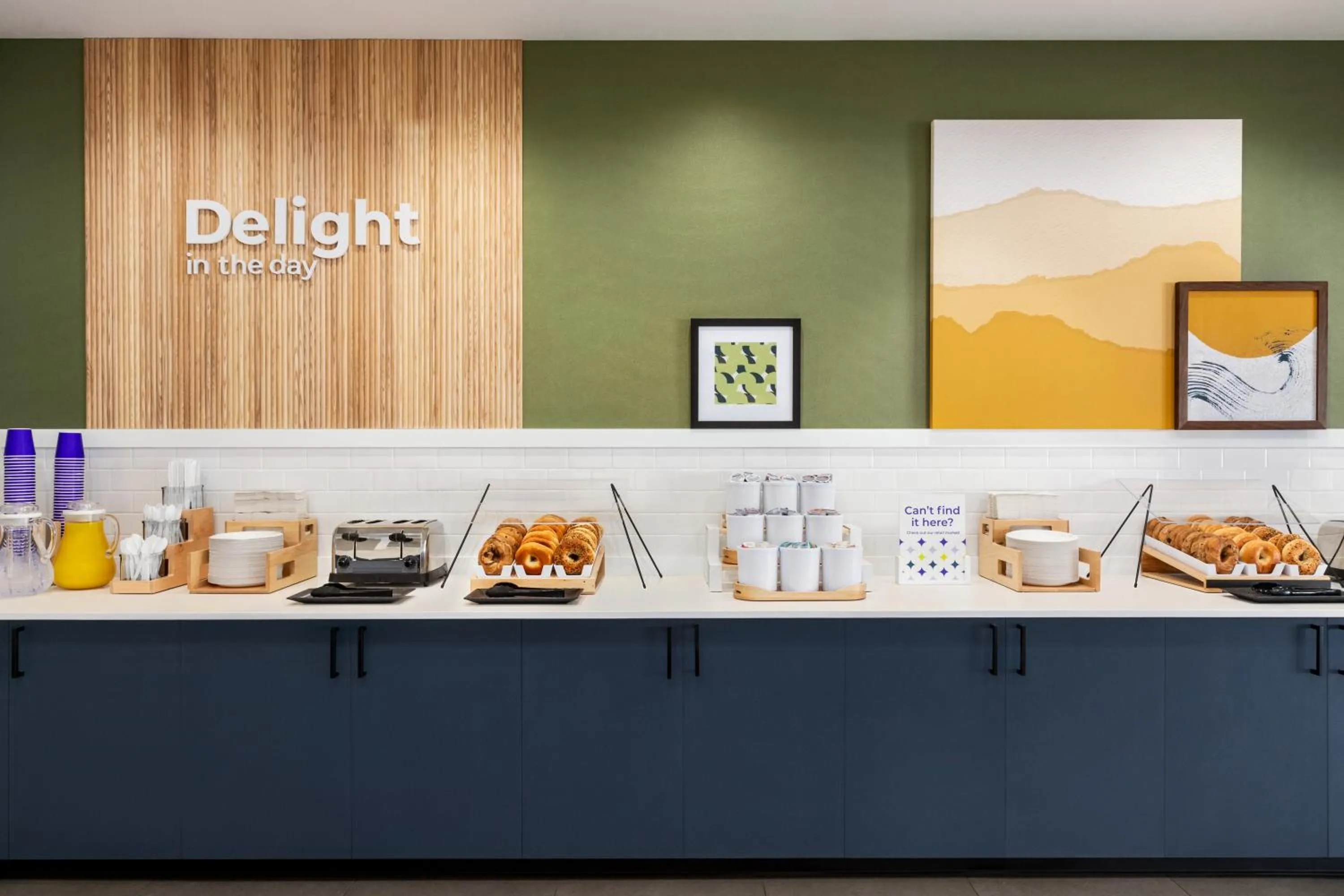 Breakfast in Country Inn & Suites by Radisson Near Universal